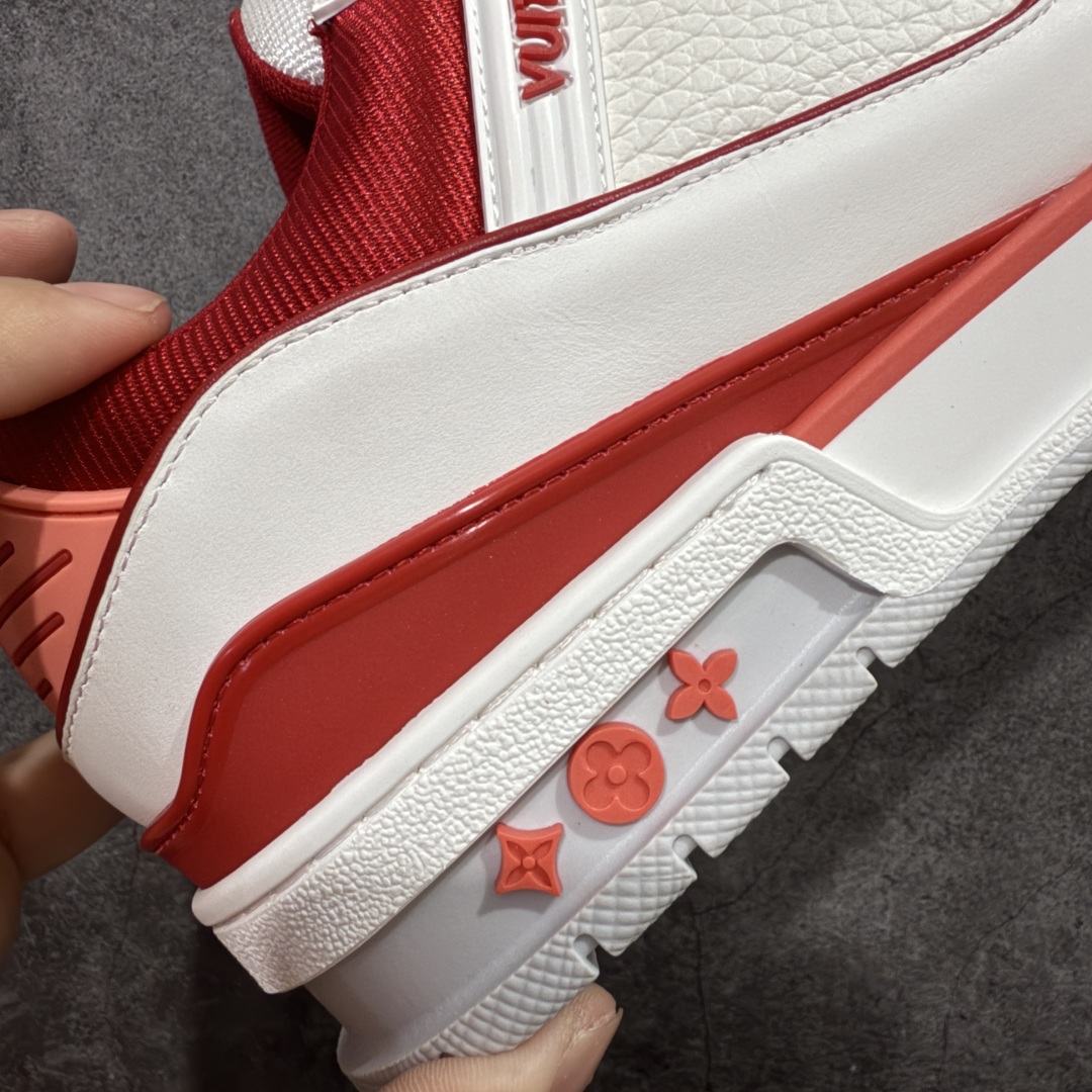 图片[3]-【专柜版/海淘代购版】 现货当天可取 LV Trainer系列高奢运动鞋 限定款 新款芯片顶级 潮人必备单品 同步ZP官网空胶工艺 鞋舌、挂饰均镶嵌NFC芯片感应装置 正确胶片断点式设计 中底正确还原原版油印字母比例 1：1原楦格板、楦头、刀磨全新升级！ 独家订制顶级压纹麂皮 原版开模TPU大底 质感原版一致 垫脚聚米微料加透气英伦网布 披靡市场任何版本！细节完美呈现！ 代购指定版本 全新升级最新双盒包装 扫码秒进官网！ 全套包装配件同比原版 尺码： 38-46-选品中心