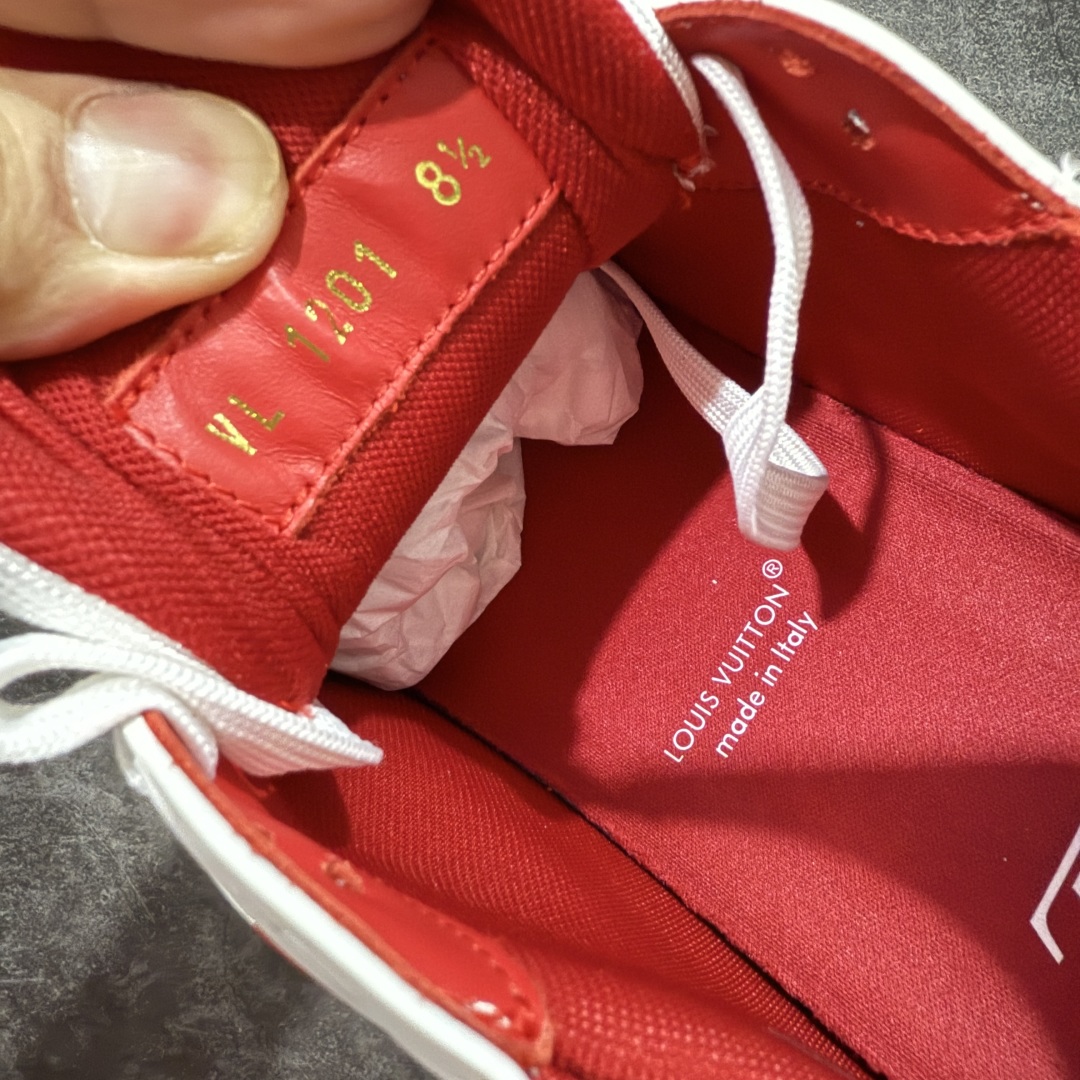 图片[7]-【专柜版/海淘代购版】 现货当天可取 LV Trainer系列高奢运动鞋 限定款 新款芯片顶级 潮人必备单品 同步ZP官网空胶工艺 鞋舌、挂饰均镶嵌NFC芯片感应装置 正确胶片断点式设计 中底正确还原原版油印字母比例 1：1原楦格板、楦头、刀磨全新升级！ 独家订制顶级压纹麂皮 原版开模TPU大底 质感原版一致 垫脚聚米微料加透气英伦网布 披靡市场任何版本！细节完美呈现！ 代购指定版本 全新升级最新双盒包装 扫码秒进官网！ 全套包装配件同比原版 尺码： 38-46-选品中心