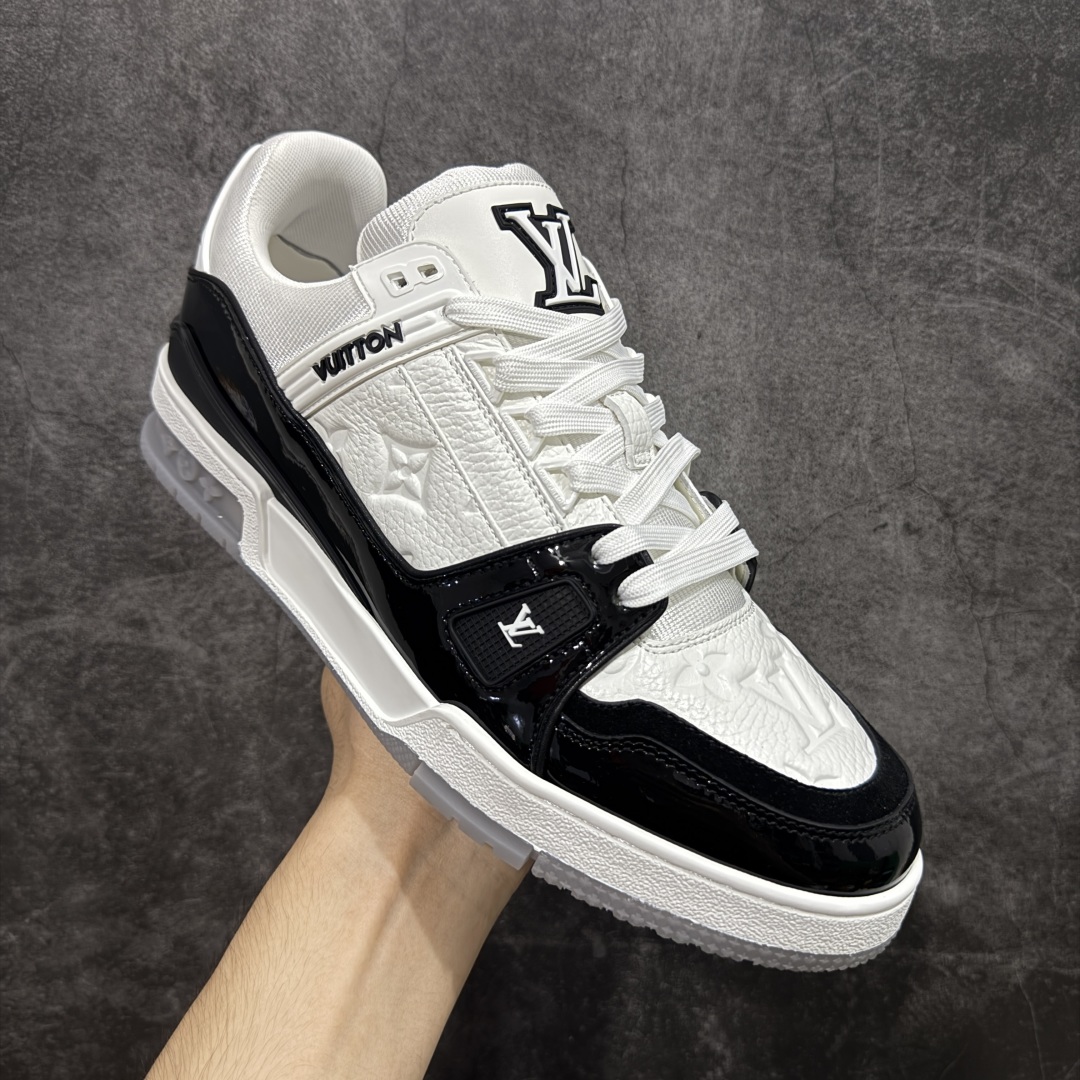 图片[3]-【专柜版/海淘代购版】 现货当天可取 LV Trainer系列高奢运动鞋 限定款 新款芯片顶级 潮人必备单品 同步ZP官网空胶工艺 鞋舌、挂饰均镶嵌NFC芯片感应装置 正确胶片断点式设计 中底正确还原原版油印字母比例 1：1原楦格板、楦头、刀磨全新升级！ 独家订制顶级压纹麂皮 原版开模TPU大底 质感原版一致 垫脚聚米微料加透气英伦网布 披靡市场任何版本！细节完美呈现！ 代购指定版本 全新升级最新双盒包装 扫码秒进官网！ 全套包装配件同比原版 尺码： 38-46-选品中心