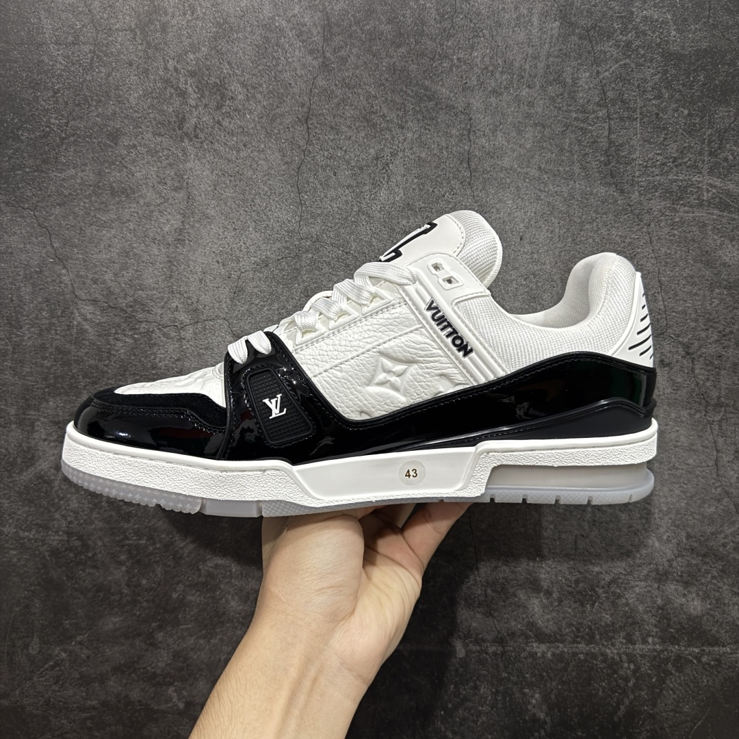 图片[2]-【专柜版/海淘代购版】 现货当天可取 LV Trainer系列高奢运动鞋 限定款 新款芯片顶级 潮人必备单品 同步ZP官网空胶工艺 鞋舌、挂饰均镶嵌NFC芯片感应装置 正确胶片断点式设计 中底正确还原原版油印字母比例 1：1原楦格板、楦头、刀磨全新升级！ 独家订制顶级压纹麂皮 原版开模TPU大底 质感原版一致 垫脚聚米微料加透气英伦网布 披靡市场任何版本！细节完美呈现！ 代购指定版本 全新升级最新双盒包装 扫码秒进官网！ 全套包装配件同比原版 尺码： 38-46-选品中心