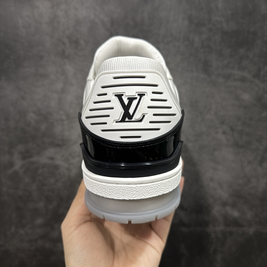 图片[4]-【专柜版/海淘代购版】 现货当天可取 LV Trainer系列高奢运动鞋 限定款 新款芯片顶级 潮人必备单品 同步ZP官网空胶工艺 鞋舌、挂饰均镶嵌NFC芯片感应装置 正确胶片断点式设计 中底正确还原原版油印字母比例 1：1原楦格板、楦头、刀磨全新升级！ 独家订制顶级压纹麂皮 原版开模TPU大底 质感原版一致 垫脚聚米微料加透气英伦网布 披靡市场任何版本！细节完美呈现！ 代购指定版本 全新升级最新双盒包装 扫码秒进官网！ 全套包装配件同比原版 尺码： 38-46-选品中心