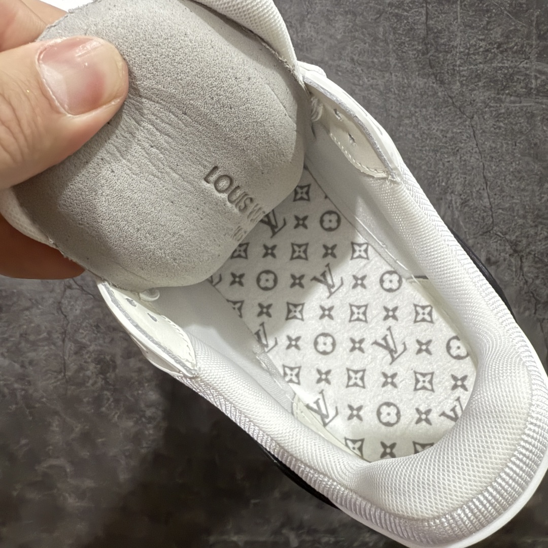 图片[9]-【专柜版/海淘代购版】 现货当天可取 LV Trainer系列高奢运动鞋 限定款 新款芯片顶级 潮人必备单品 同步ZP官网空胶工艺 鞋舌、挂饰均镶嵌NFC芯片感应装置 正确胶片断点式设计 中底正确还原原版油印字母比例 1：1原楦格板、楦头、刀磨全新升级！ 独家订制顶级压纹麂皮 原版开模TPU大底 质感原版一致 垫脚聚米微料加透气英伦网布 披靡市场任何版本！细节完美呈现！ 代购指定版本 全新升级最新双盒包装 扫码秒进官网！ 全套包装配件同比原版 尺码： 38-46-选品中心