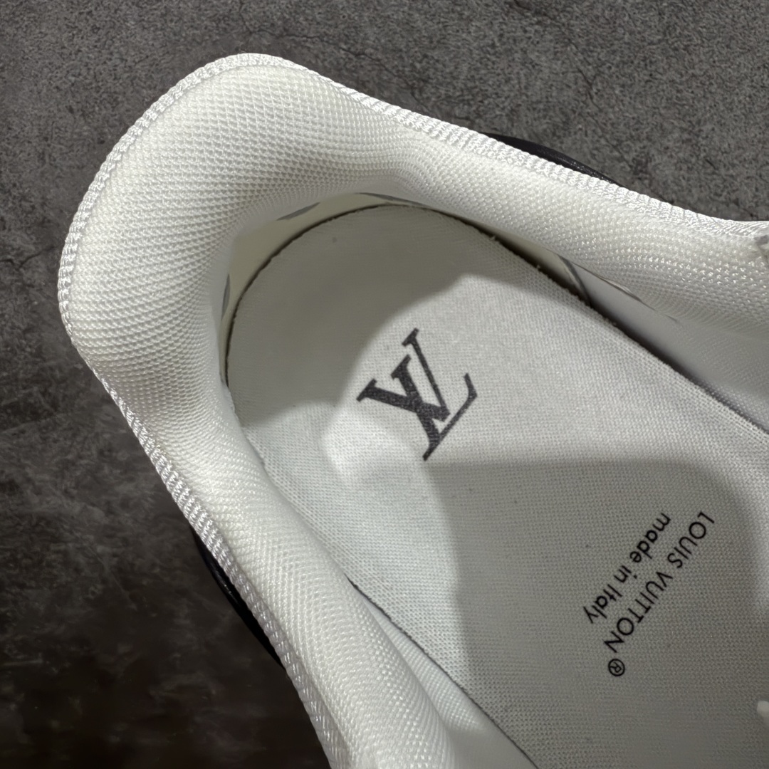 图片[8]-【专柜版/海淘代购版】 现货当天可取 LV Trainer系列高奢运动鞋 限定款 新款芯片顶级 潮人必备单品 同步ZP官网空胶工艺 鞋舌、挂饰均镶嵌NFC芯片感应装置 正确胶片断点式设计 中底正确还原原版油印字母比例 1：1原楦格板、楦头、刀磨全新升级！ 独家订制顶级压纹麂皮 原版开模TPU大底 质感原版一致 垫脚聚米微料加透气英伦网布 披靡市场任何版本！细节完美呈现！ 代购指定版本 全新升级最新双盒包装 扫码秒进官网！ 全套包装配件同比原版 尺码： 38-46-选品中心