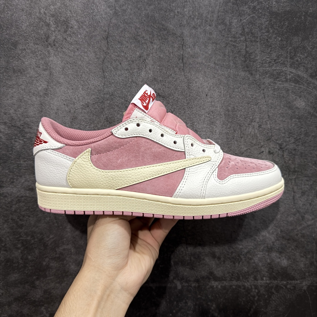 【原厂版】Air Jordan 1 x Travis Scott AJ1 x TS联名白粉倒钩低帮 DM7866-600 超级强悍品质 可对比市场各大纯原版本 专业aj大厂出品 对细节的把控毋庸置疑 材料也是用最接近原鞋的头层皮料 所有地方都没有做到减配 原厂鞋楦打造完美鞋型 整体鞋型以及后跟做的弧度做的非常好 鞋带为原厂打蜡鞋带 粗细程度同步原鞋 裁片清洁度到位 无明显瑕疵毛边 免修产品 正确针车 该重针 该有尖角的地方都有做到 鞋价格非常香 转手可闭眼卖高价 到手各位就知道货有多好 绝对秒杀一切同价格货品 尺码：36-47.5-选品中心