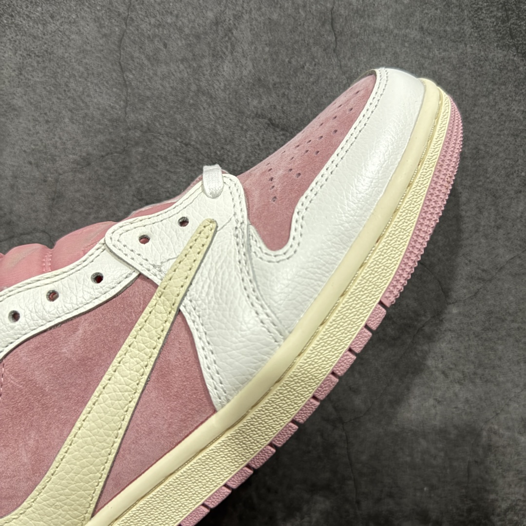 图片[6]-【原厂版】Air Jordan 1 x Travis Scott AJ1 x TS联名白粉倒钩低帮 DM7866-600 超级强悍品质 可对比市场各大纯原版本 专业aj大厂出品 对细节的把控毋庸置疑 材料也是用最接近原鞋的头层皮料 所有地方都没有做到减配 原厂鞋楦打造完美鞋型 整体鞋型以及后跟做的弧度做的非常好 鞋带为原厂打蜡鞋带 粗细程度同步原鞋 裁片清洁度到位 无明显瑕疵毛边 免修产品 正确针车 该重针 该有尖角的地方都有做到 鞋价格非常香 转手可闭眼卖高价 到手各位就知道货有多好 绝对秒杀一切同价格货品 尺码：36-47.5-选品中心