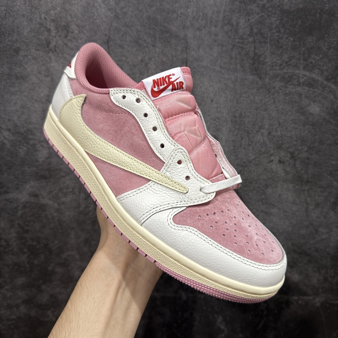 图片[3]-【原厂版】Air Jordan 1 x Travis Scott AJ1 x TS联名白粉倒钩低帮 DM7866-600 超级强悍品质 可对比市场各大纯原版本 专业aj大厂出品 对细节的把控毋庸置疑 材料也是用最接近原鞋的头层皮料 所有地方都没有做到减配 原厂鞋楦打造完美鞋型 整体鞋型以及后跟做的弧度做的非常好 鞋带为原厂打蜡鞋带 粗细程度同步原鞋 裁片清洁度到位 无明显瑕疵毛边 免修产品 正确针车 该重针 该有尖角的地方都有做到 鞋价格非常香 转手可闭眼卖高价 到手各位就知道货有多好 绝对秒杀一切同价格货品 尺码：36-47.5-选品中心