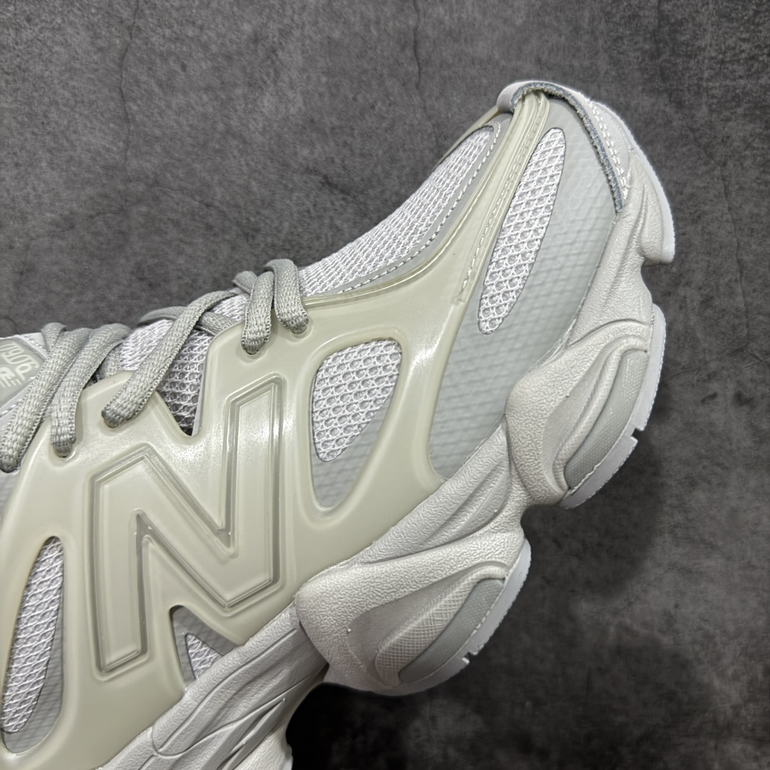 图片[6]-【纯原版】 New Balance NB9060 联名款 复古休闲运动慢跑鞋 灰色 U9060IAB 全套原楦原纸板原厂数据开发 进口三明治网面 原装进口翻毛皮料正确绒感卡色 正确中底拉帮中底网布细节 原厂标裁 带紫光防伪 定制后跟透明水晶模块 冲裁组合 大底贴合程度胶水上色把控完美 整洁度挑战全网艺术家 多道序QC把关品质完善 匠心打造 耗时两个月开发完成 工艺极其复杂难度可想而知 新开独立私模大底 全网唯一正确六层组合大底 高端零售专供产物 尺码：36 37 37.5 38 38.5 39 40 40.5 41 42 42.5 43 44 45 46.5-选品中心