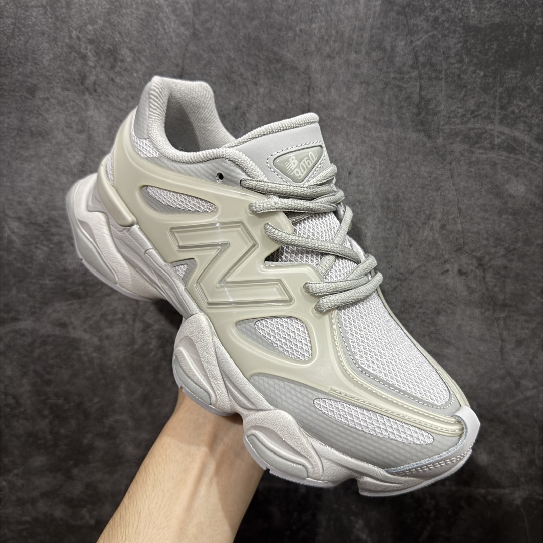 图片[3]-【纯原版】 New Balance NB9060 联名款 复古休闲运动慢跑鞋 灰色 U9060IAB 全套原楦原纸板原厂数据开发 进口三明治网面 原装进口翻毛皮料正确绒感卡色 正确中底拉帮中底网布细节 原厂标裁 带紫光防伪 定制后跟透明水晶模块 冲裁组合 大底贴合程度胶水上色把控完美 整洁度挑战全网艺术家 多道序QC把关品质完善 匠心打造 耗时两个月开发完成 工艺极其复杂难度可想而知 新开独立私模大底 全网唯一正确六层组合大底 高端零售专供产物 尺码：36 37 37.5 38 38.5 39 40 40.5 41 42 42.5 43 44 45 46.5-选品中心