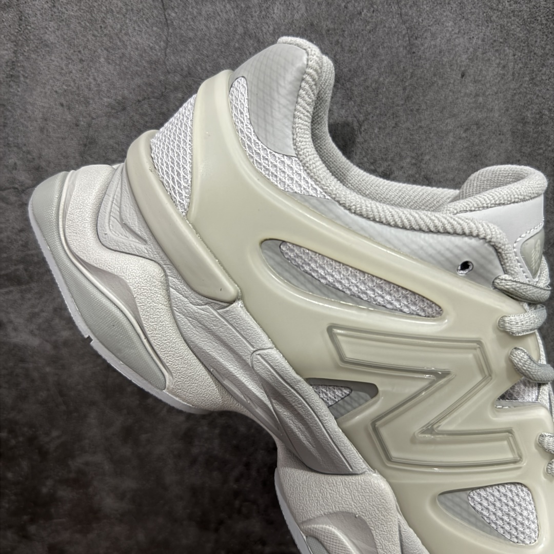 图片[7]-【纯原版】 New Balance NB9060 联名款 复古休闲运动慢跑鞋 灰色 U9060IAB 全套原楦原纸板原厂数据开发 进口三明治网面 原装进口翻毛皮料正确绒感卡色 正确中底拉帮中底网布细节 原厂标裁 带紫光防伪 定制后跟透明水晶模块 冲裁组合 大底贴合程度胶水上色把控完美 整洁度挑战全网艺术家 多道序QC把关品质完善 匠心打造 耗时两个月开发完成 工艺极其复杂难度可想而知 新开独立私模大底 全网唯一正确六层组合大底 高端零售专供产物 尺码：36 37 37.5 38 38.5 39 40 40.5 41 42 42.5 43 44 45 46.5-选品中心