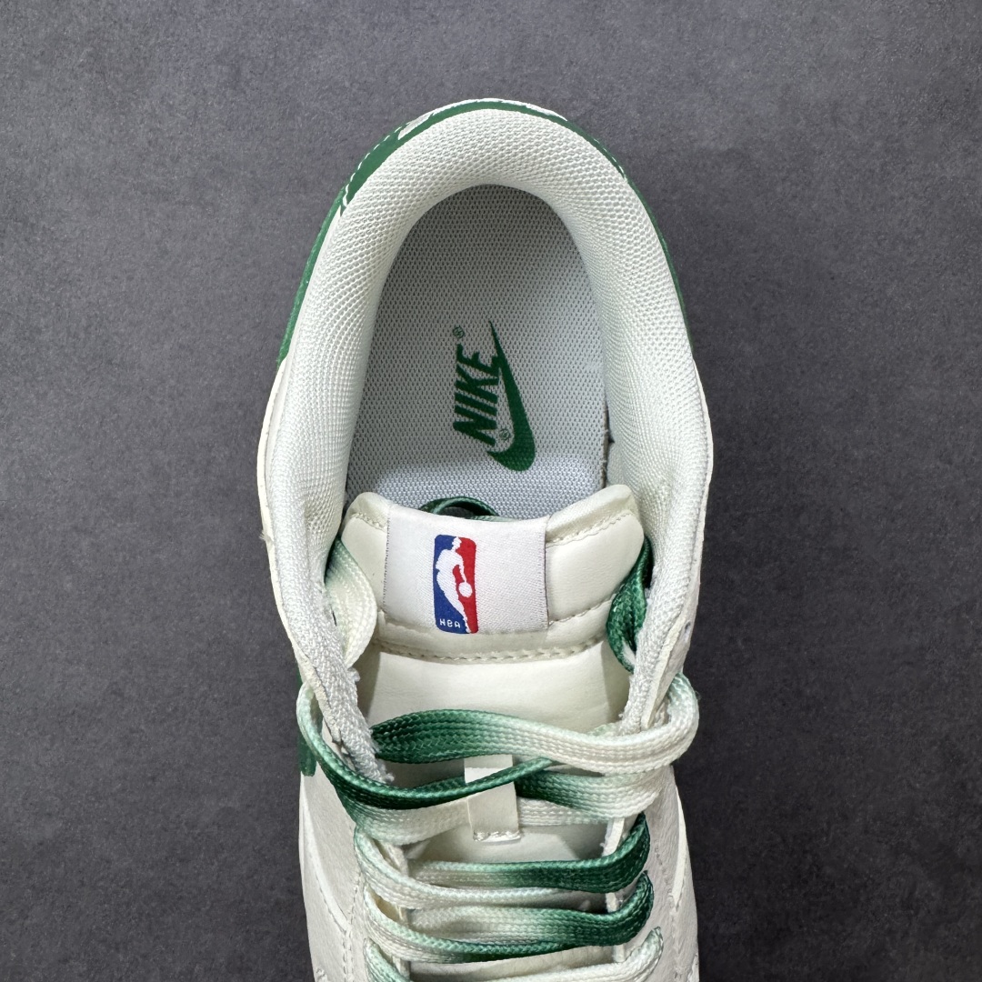 图片[7]-【定制版】Boston Celtics x Nike Dunk SB Low NBA波士顿凯尔特人队 x 耐克 SB 低帮 白绿色 鞋身整体以米白色打造，搭配米白色框架覆盖层，使鞋款十分百搭，鞋身两侧Swoosh Logo采用绿色点缀，后跟装饰辅以绿色制作，鞋舌是网眼布材料，增强了透气性，鞋舌上以NBA Logo呈现，鞋头处迷你Swoosh Logo以绿色点缀，后跟印有凯尔特人队Logo，彰显联名身份；最后以米白色中底搭配白绿双色橡胶外底完善整体设计收尾。 货号：CS1688-106 尺码：36 36.5 37.5 38 38.5 39 40 40.5 41 42 42.5 43 44 44.5 45 编码：HXSB330340-选品中心