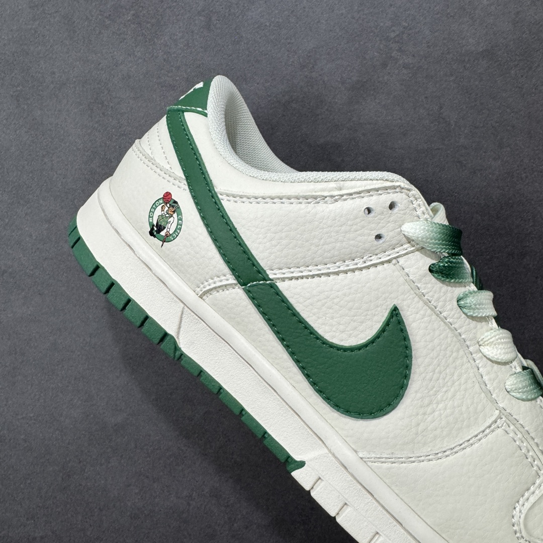 图片[6]-【定制版】Boston Celtics x Nike Dunk SB Low NBA波士顿凯尔特人队 x 耐克 SB 低帮 白绿色 鞋身整体以米白色打造，搭配米白色框架覆盖层，使鞋款十分百搭，鞋身两侧Swoosh Logo采用绿色点缀，后跟装饰辅以绿色制作，鞋舌是网眼布材料，增强了透气性，鞋舌上以NBA Logo呈现，鞋头处迷你Swoosh Logo以绿色点缀，后跟印有凯尔特人队Logo，彰显联名身份；最后以米白色中底搭配白绿双色橡胶外底完善整体设计收尾。 货号：CS1688-106 尺码：36 36.5 37.5 38 38.5 39 40 40.5 41 42 42.5 43 44 44.5 45 编码：HXSB330340-选品中心