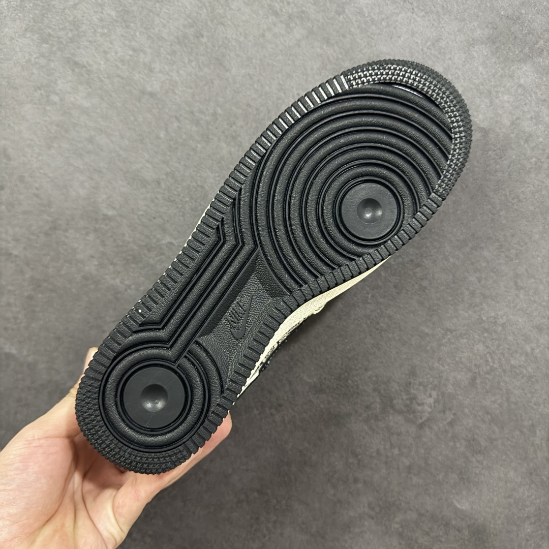 图片[9]-【定制版】Nike Air Force 1 \’07 Low “LV联名——创意涂鸦米黑”空军一号 高端定制 低帮 运动鞋 休闲鞋 折边针车 工艺难度大 原楦头原纸板 原装鞋盒 定制五金配件 内置全掌气垫 原厂鞋底 货号：KJ1688-023 尺码：36 36.5 37.5 38 38.5 39 40 40.5 41 42 42.5 43 44 44.5 45 编码：HXSB310320-选品中心