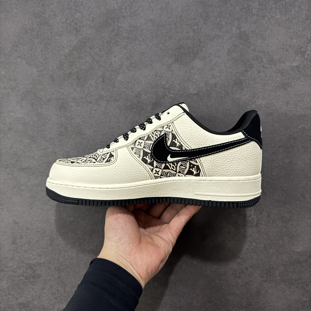 图片[2]-【定制版】Nike Air Force 1 \’07 Low “LV联名——创意涂鸦米黑”空军一号 高端定制 低帮 运动鞋 休闲鞋 折边针车 工艺难度大 原楦头原纸板 原装鞋盒 定制五金配件 内置全掌气垫 原厂鞋底 货号：KJ1688-023 尺码：36 36.5 37.5 38 38.5 39 40 40.5 41 42 42.5 43 44 44.5 45 编码：HXSB310320-选品中心