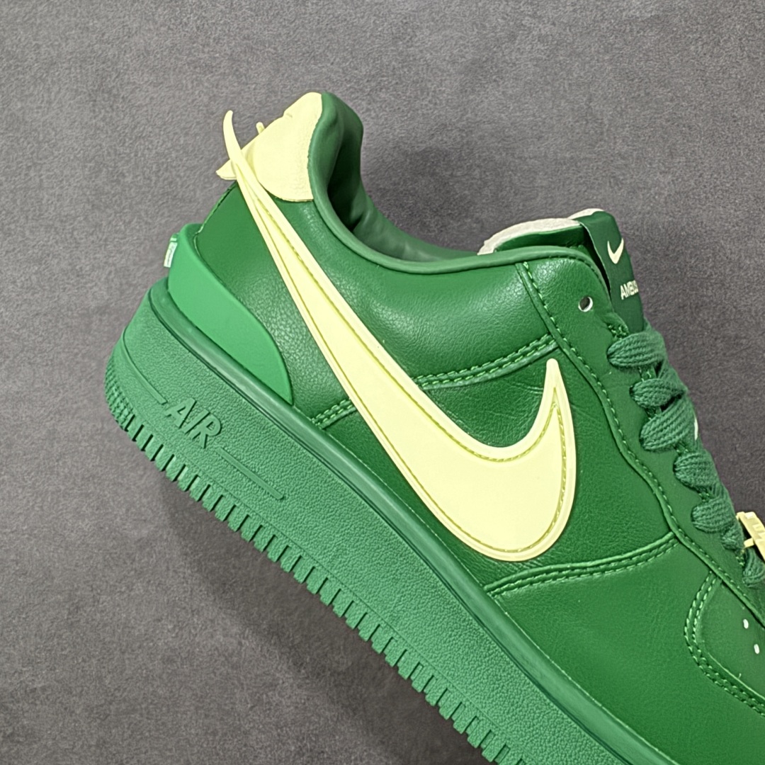 图片[6]-福利特价【GQ福利】Ambush x Nike Air Force 1‘07 Low 耐克 空军一号联名 低帮休闲板鞋 鞋款鞋身以及内衬均采用了纯色皮革打造 标志性的超大Swoosh依旧采用了突出鞋面的造型 鞋舌标签也带有LOGO 鞋带顶端还带有特殊的鞋带扣设计 后跟处搭载了TPU设计 尺码：36 36.5 37.5 38 38.5 39 40 40.5 41 42 42.5 43 44 45 编码：GQA180190-选品中心