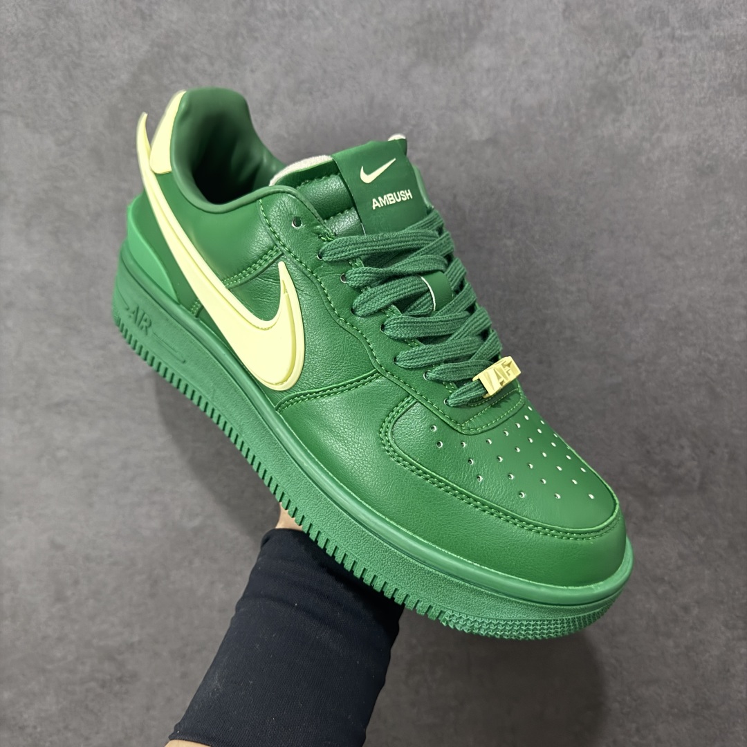 图片[3]-福利特价【GQ福利】Ambush x Nike Air Force 1‘07 Low 耐克 空军一号联名 低帮休闲板鞋 鞋款鞋身以及内衬均采用了纯色皮革打造 标志性的超大Swoosh依旧采用了突出鞋面的造型 鞋舌标签也带有LOGO 鞋带顶端还带有特殊的鞋带扣设计 后跟处搭载了TPU设计 尺码：36 36.5 37.5 38 38.5 39 40 40.5 41 42 42.5 43 44 45 编码：GQA180190-选品中心