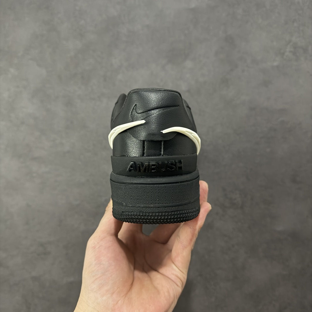 图片[4]-福利特价【GQ福利】Ambush x Nike Air Force 1‘07 Low 耐克 空军一号联名 低帮休闲板鞋 鞋款鞋身以及内衬均采用了纯色皮革打造 标志性的超大Swoosh依旧采用了突出鞋面的造型 鞋舌标签也带有LOGO 鞋带顶端还带有特殊的鞋带扣设计 后跟处搭载了TPU设计 尺码：36 36.5 37.5 38 38.5 39 40 40.5 41 42 42.5 43 44 45 编码：GQA180190-选品中心