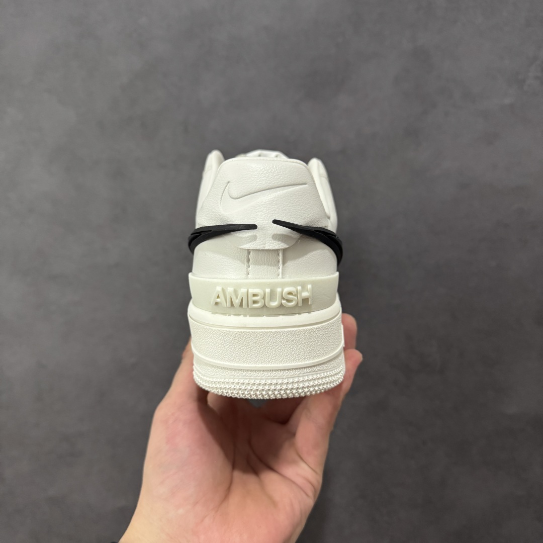图片[4]-福利特价【GQ福利】Ambush x Nike Air Force 1‘07 Low 耐克 空军一号联名 低帮休闲板鞋 鞋款鞋身以及内衬均采用了纯色皮革打造 标志性的超大Swoosh依旧采用了突出鞋面的造型 鞋舌标签也带有LOGO 鞋带顶端还带有特殊的鞋带扣设计 后跟处搭载了TPU设计 尺码：36 36.5 37.5 38 38.5 39 40 40.5 41 42 42.5 43 44 45 编码：GQA180190-选品中心