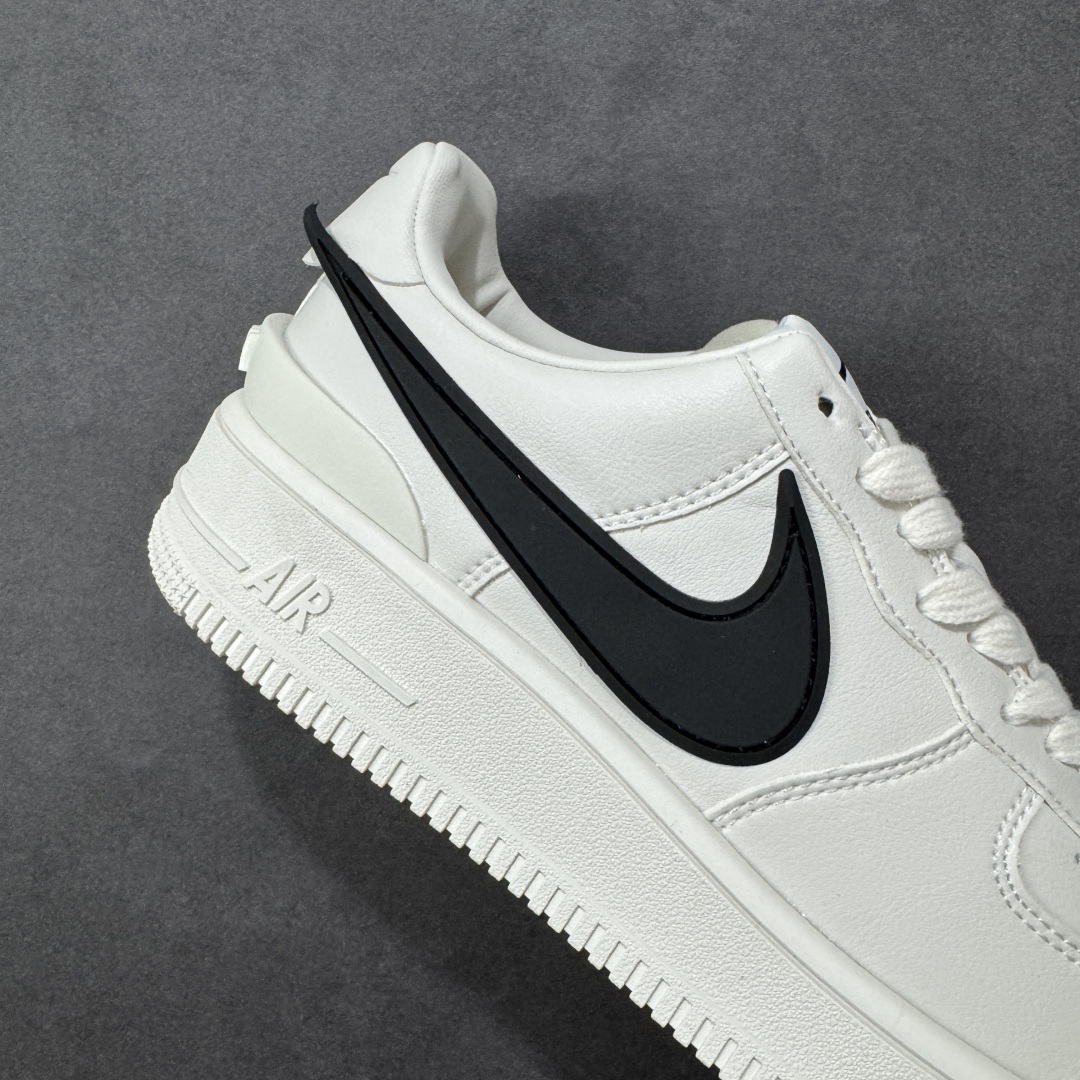 图片[6]-福利特价【GQ福利】Ambush x Nike Air Force 1‘07 Low 耐克 空军一号联名 低帮休闲板鞋 鞋款鞋身以及内衬均采用了纯色皮革打造 标志性的超大Swoosh依旧采用了突出鞋面的造型 鞋舌标签也带有LOGO 鞋带顶端还带有特殊的鞋带扣设计 后跟处搭载了TPU设计 尺码：36 36.5 37.5 38 38.5 39 40 40.5 41 42 42.5 43 44 45 编码：GQA180190-选品中心