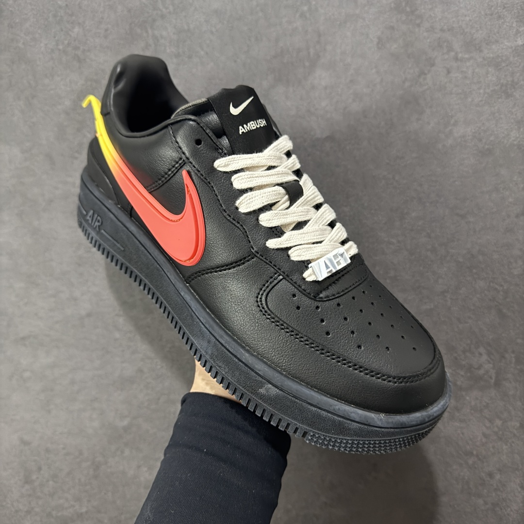 图片[3]-福利特价【GQ福利】Ambush x Nike Air Force 1‘07 Low 耐克 空军一号联名 低帮休闲板鞋 鞋款鞋身以及内衬均采用了纯色皮革打造 标志性的超大Swoosh依旧采用了突出鞋面的造型 鞋舌标签也带有LOGO 鞋带顶端还带有特殊的鞋带扣设计 后跟处搭载了TPU设计 尺码：36 36.5 37.5 38 38.5 39 40 40.5 41 42 42.5 43 44 45 编码：GQA180190-选品中心