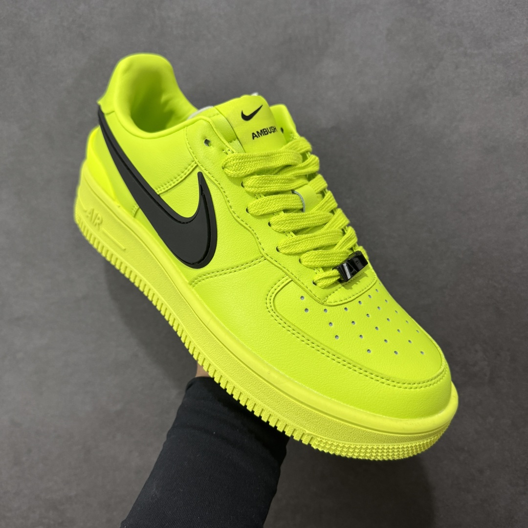 图片[3]-福利特价【GQ福利】Ambush x Nike Air Force 1‘07 Low 耐克 空军一号联名 低帮休闲板鞋 鞋款鞋身以及内衬均采用了纯色皮革打造 标志性的超大Swoosh依旧采用了突出鞋面的造型 鞋舌标签也带有LOGO 鞋带顶端还带有特殊的鞋带扣设计 后跟处搭载了TPU设计 尺码：36 36.5 37.5 38 38.5 39 40 40.5 41 42 42.5 43 44 45 编码：GQA180190-选品中心