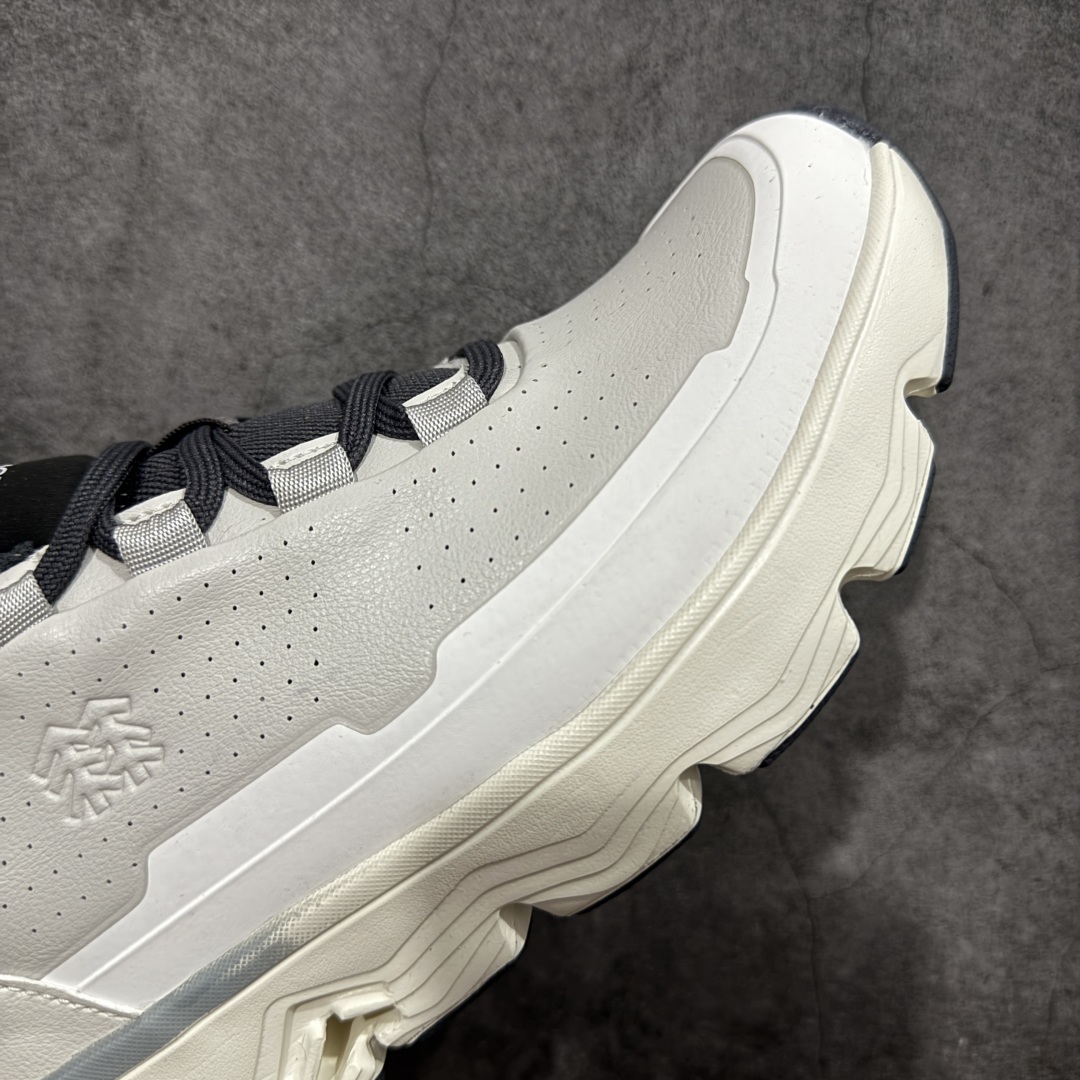 图片[6]-【莞产纯原】可隆KOLON SPORT 户外舒适柔软 防水支撑轻便回弹 低帮 徒步鞋 男款 白黑色 脚感软到像踩云朵☁️—鞋面柔软贴合脚型，走石子路也不硌脚；防滑V黄金大底纹路深似锯齿，泥地、陡坡都稳稳拿捏，下雨天也不怕打滑。黑色耐脏又百搭，日常穿去上班是低调质感，进山徒步是可靠装备，从城市到山野，一双鞋承包所有 “出走计划” 尺码：39-44-选品中心