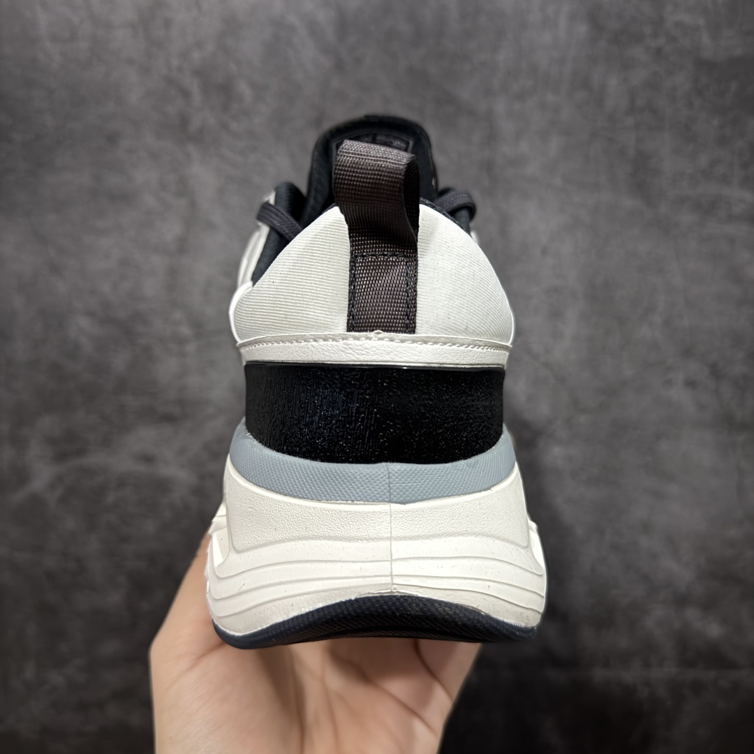 图片[4]-【莞产纯原】可隆KOLON SPORT 户外舒适柔软 防水支撑轻便回弹 低帮 徒步鞋 男款 白黑色 脚感软到像踩云朵☁️—鞋面柔软贴合脚型，走石子路也不硌脚；防滑V黄金大底纹路深似锯齿，泥地、陡坡都稳稳拿捏，下雨天也不怕打滑。黑色耐脏又百搭，日常穿去上班是低调质感，进山徒步是可靠装备，从城市到山野，一双鞋承包所有 “出走计划” 尺码：39-44-选品中心