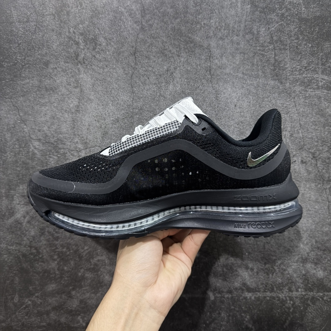 图片[2]-【S版纯原】Nike Pegasus Premium Airscape 舒适百搭减震防滑耐磨透气 低帮跑步鞋 黑色    低帮跑步鞋，简约又不失活力，上脚超吸睛。  它不仅颜值高，性能更是一绝！  全掌气垫科技，减震防滑超耐磨，每一步都能感受到强劲回弹，给双脚舒适支撑。  透气鞋面，跑步时双脚也能自由呼吸。    #独家原包 原底原料 开模打造  #原厂鞋标 高精密准度  #原楦原纸板开发 匹配原版98%以上  #后跟弧度 正确呈现  #原厂皮料 质感无敌  #皮料切割干净 无任何毛边 清洁度细节完美    货号：IH4369-001    尺码：35.5-46-选品中心