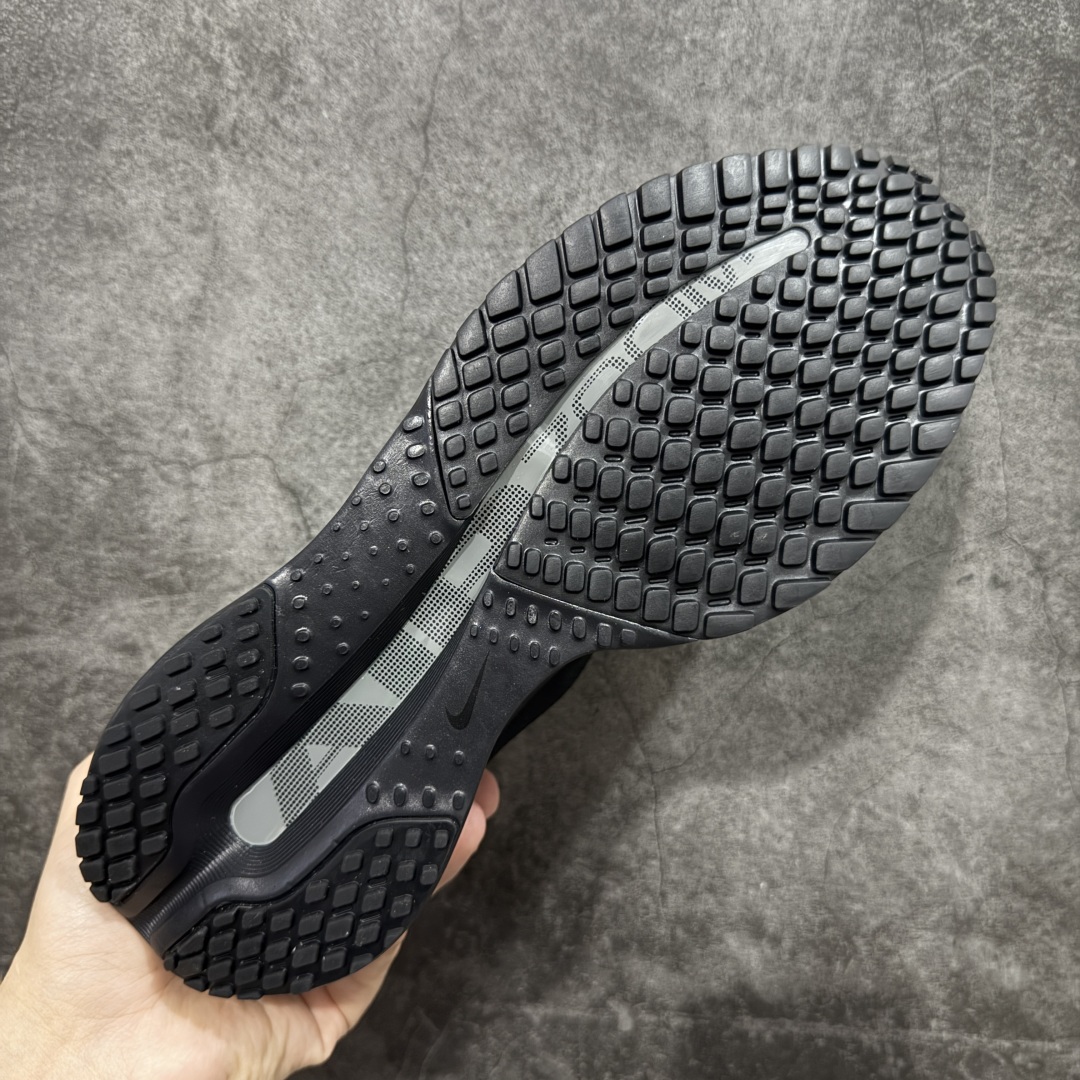 图片[9]-【S版纯原】Nike Pegasus Premium Airscape 舒适百搭减震防滑耐磨透气 低帮跑步鞋 黑色    低帮跑步鞋，简约又不失活力，上脚超吸睛。  它不仅颜值高，性能更是一绝！  全掌气垫科技，减震防滑超耐磨，每一步都能感受到强劲回弹，给双脚舒适支撑。  透气鞋面，跑步时双脚也能自由呼吸。    #独家原包 原底原料 开模打造  #原厂鞋标 高精密准度  #原楦原纸板开发 匹配原版98%以上  #后跟弧度 正确呈现  #原厂皮料 质感无敌  #皮料切割干净 无任何毛边 清洁度细节完美    货号：IH4369-001    尺码：35.5-46-选品中心