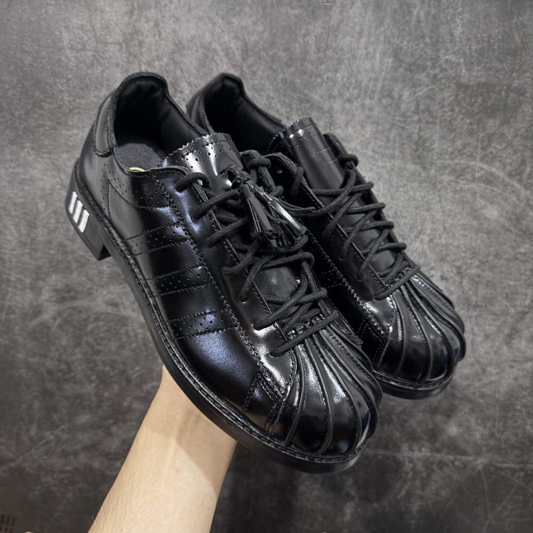 【纯原版】CLOT x AD originals SUPERSTAR 陈冠希联名皮鞋 货号：JR2814 全新设计 原鞋原档案开发 同源ZP原材 采用头层原厂平面油皮+牛皮围条 精工针车 全网独家正确私模 组合原装大底 三层组合 全新RB锯齿鞋底+高弹EVA+头层牛皮沿条 配件鞋盒同步原厂 全部遵循公司原鞋打造 尺码：36-46 含半码 全码出货-选品中心