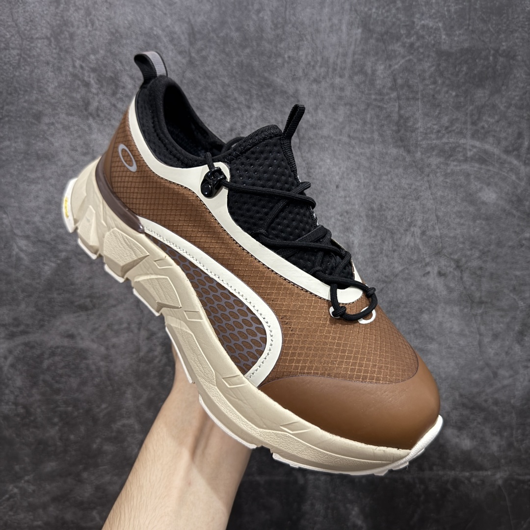 图片[3]-【纯原版】Oakley 欧克利 Light Shield 舒适耐磨防水低帮户外功能鞋 OAKLEY（欧克利）是美国的运动品牌，主攻的是各类功能眼镜，还有休闲装、滑雪、游泳、骑行及田径运动装。现在欧克利已经开始发展军事领域了，主要产的是军靴、手套、护目镜、风镜等。其中运动眼镜是深受运动人士喜爱的，自行车，滑雪，跑步等运动系列。 尺码：36 36.5 37.5 38 38.5 39 40 40.5 41 42 42.5 43 44 44.5 45-选品中心