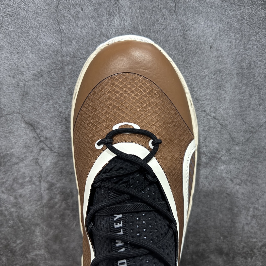 图片[5]-【纯原版】Oakley 欧克利 Light Shield 舒适耐磨防水低帮户外功能鞋 OAKLEY（欧克利）是美国的运动品牌，主攻的是各类功能眼镜，还有休闲装、滑雪、游泳、骑行及田径运动装。现在欧克利已经开始发展军事领域了，主要产的是军靴、手套、护目镜、风镜等。其中运动眼镜是深受运动人士喜爱的，自行车，滑雪，跑步等运动系列。 尺码：36 36.5 37.5 38 38.5 39 40 40.5 41 42 42.5 43 44 44.5 45-选品中心