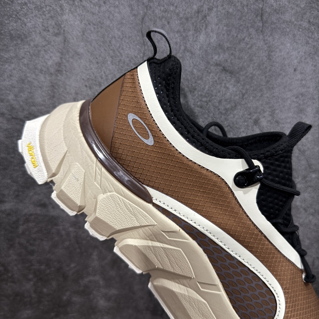 图片[7]-【纯原版】Oakley 欧克利 Light Shield 舒适耐磨防水低帮户外功能鞋 OAKLEY（欧克利）是美国的运动品牌，主攻的是各类功能眼镜，还有休闲装、滑雪、游泳、骑行及田径运动装。现在欧克利已经开始发展军事领域了，主要产的是军靴、手套、护目镜、风镜等。其中运动眼镜是深受运动人士喜爱的，自行车，滑雪，跑步等运动系列。 尺码：36 36.5 37.5 38 38.5 39 40 40.5 41 42 42.5 43 44 44.5 45-选品中心