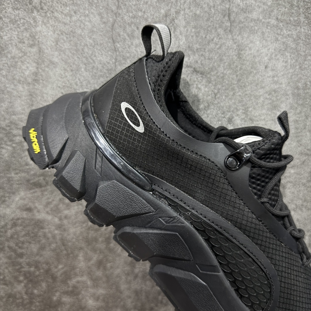 图片[7]-【纯原版】Oakley 欧克利 Light Shield 舒适耐磨防水低帮户外功能鞋 OAKLEY（欧克利）是美国的运动品牌，主攻的是各类功能眼镜，还有休闲装、滑雪、游泳、骑行及田径运动装。现在欧克利已经开始发展军事领域了，主要产的是军靴、手套、护目镜、风镜等。其中运动眼镜是深受运动人士喜爱的，自行车，滑雪，跑步等运动系列。 尺码：36 36.5 37.5 38 38.5 39 40 40.5 41 42 42.5 43 44 44.5 45-选品中心