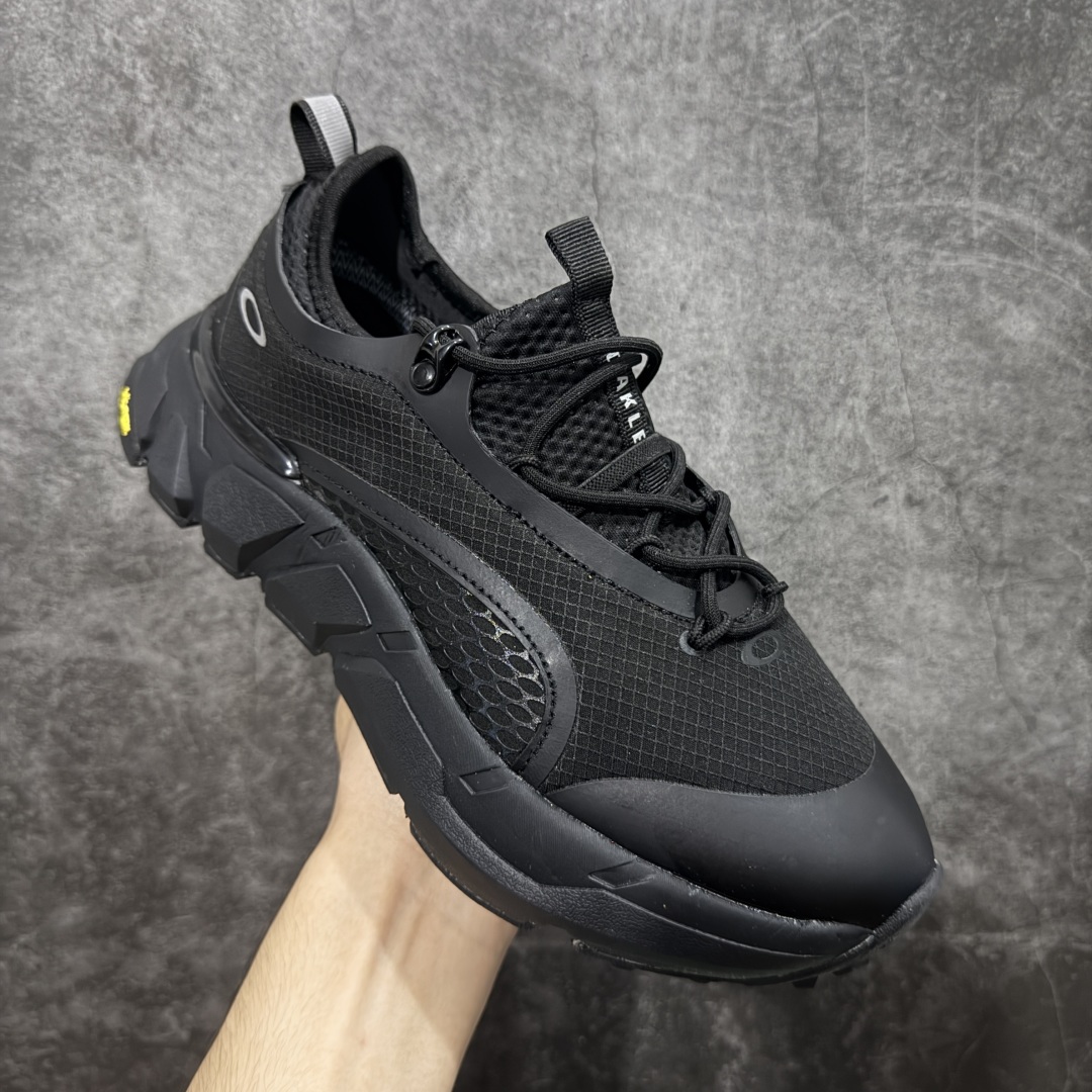 图片[3]-【纯原版】Oakley 欧克利 Light Shield 舒适耐磨防水低帮户外功能鞋 OAKLEY（欧克利）是美国的运动品牌，主攻的是各类功能眼镜，还有休闲装、滑雪、游泳、骑行及田径运动装。现在欧克利已经开始发展军事领域了，主要产的是军靴、手套、护目镜、风镜等。其中运动眼镜是深受运动人士喜爱的，自行车，滑雪，跑步等运动系列。 尺码：36 36.5 37.5 38 38.5 39 40 40.5 41 42 42.5 43 44 44.5 45-选品中心