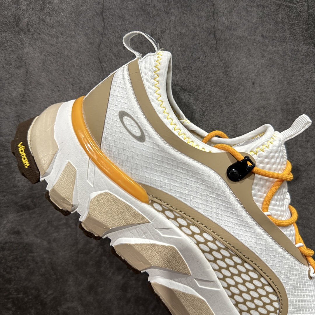 图片[7]-【纯原版】Oakley 欧克利 Light Shield 舒适耐磨防水低帮户外功能鞋 OAKLEY（欧克利）是美国的运动品牌，主攻的是各类功能眼镜，还有休闲装、滑雪、游泳、骑行及田径运动装。现在欧克利已经开始发展军事领域了，主要产的是军靴、手套、护目镜、风镜等。其中运动眼镜是深受运动人士喜爱的，自行车，滑雪，跑步等运动系列。 尺码：36 36.5 37.5 38 38.5 39 40 40.5 41 42 42.5 43 44 44.5 45-选品中心