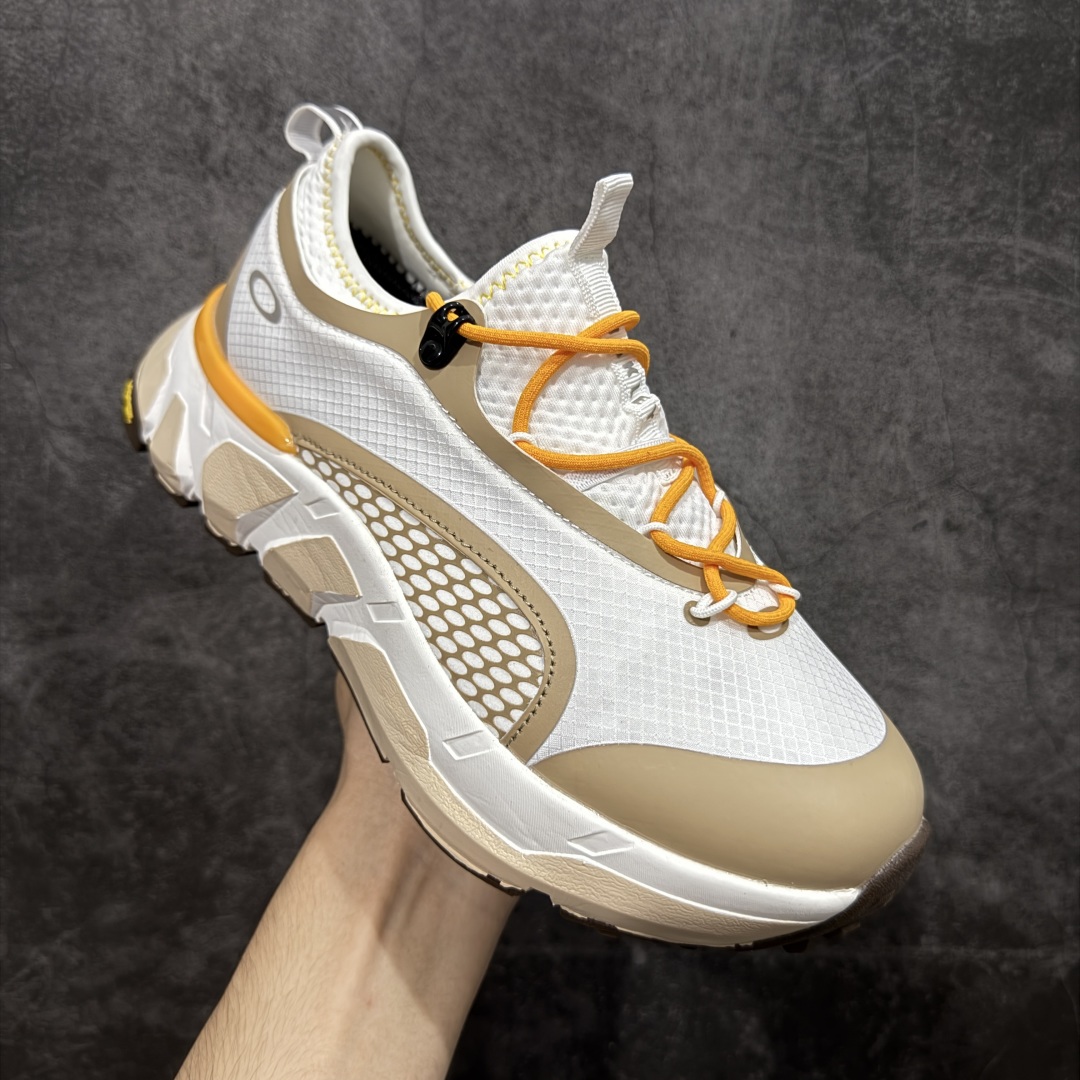 图片[3]-【纯原版】Oakley 欧克利 Light Shield 舒适耐磨防水低帮户外功能鞋 OAKLEY（欧克利）是美国的运动品牌，主攻的是各类功能眼镜，还有休闲装、滑雪、游泳、骑行及田径运动装。现在欧克利已经开始发展军事领域了，主要产的是军靴、手套、护目镜、风镜等。其中运动眼镜是深受运动人士喜爱的，自行车，滑雪，跑步等运动系列。 尺码：36 36.5 37.5 38 38.5 39 40 40.5 41 42 42.5 43 44 44.5 45-选品中心