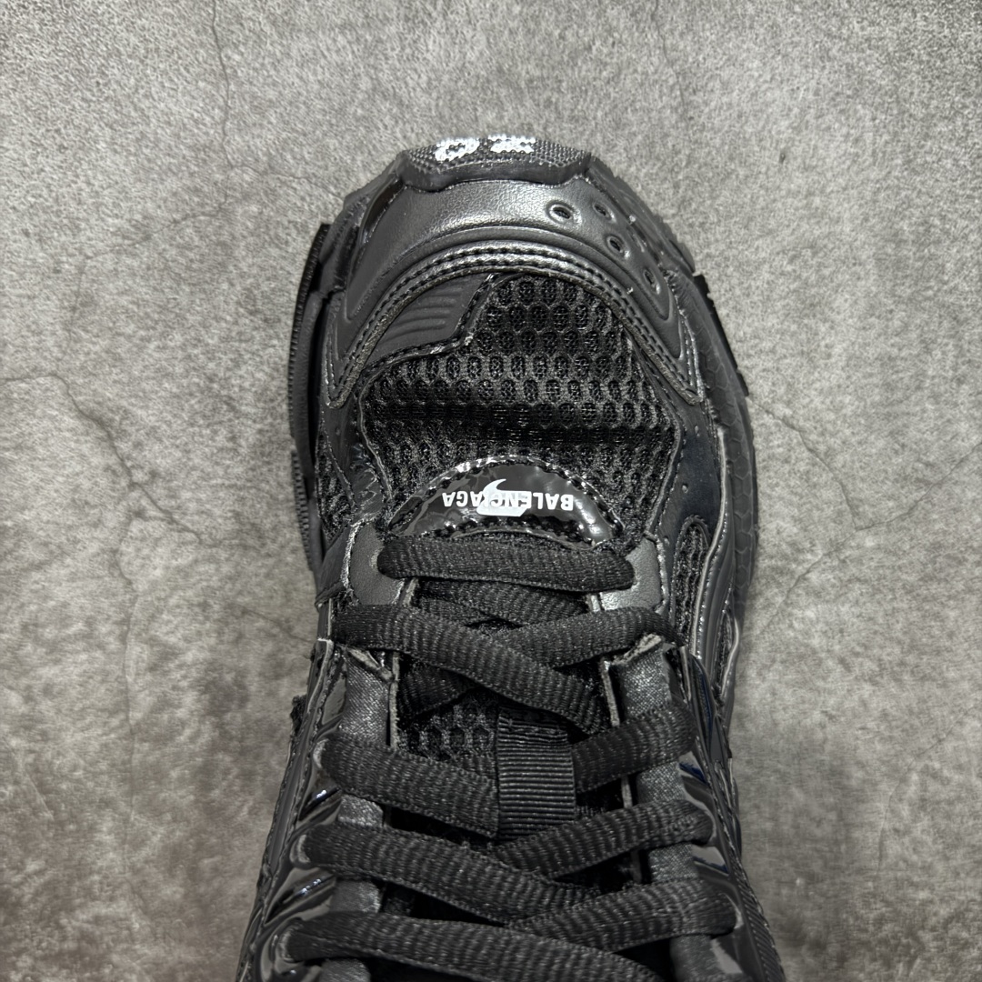 图片[5]-【Good纯原福利】Balenciaga Runner 巴黎世家七代复古老爹鞋 原市场5-600的货 顶级大厂出品 份量十足 售前售后保障到底 可退换 工厂白菜价清库存 价格相当给力 强推💪🏻 #全套原纸板楦头开发 #原盒原配 正确字体电绣 粗细、位置、大小正确 侧边TPU 透气孔匹配意产原版 #正确气垫分离大底 TPU软底 #原版一致大底LOGO 立体感十足 #原厂皮料水洗做旧 原厂纱网 外底正面压印BB标识 由176块饰片拼接而成的铰接式鞋面 侧面配金属质感网眼布 内面配有额外金属光泽饰件 包含1副鞋带和1副备用鞋带 后帮配有拉环鞋提 动态鞋底设计 为双脚带来后续的助力 尺码：35 36 37 38 39 40 41 42 43 44 45-选品中心