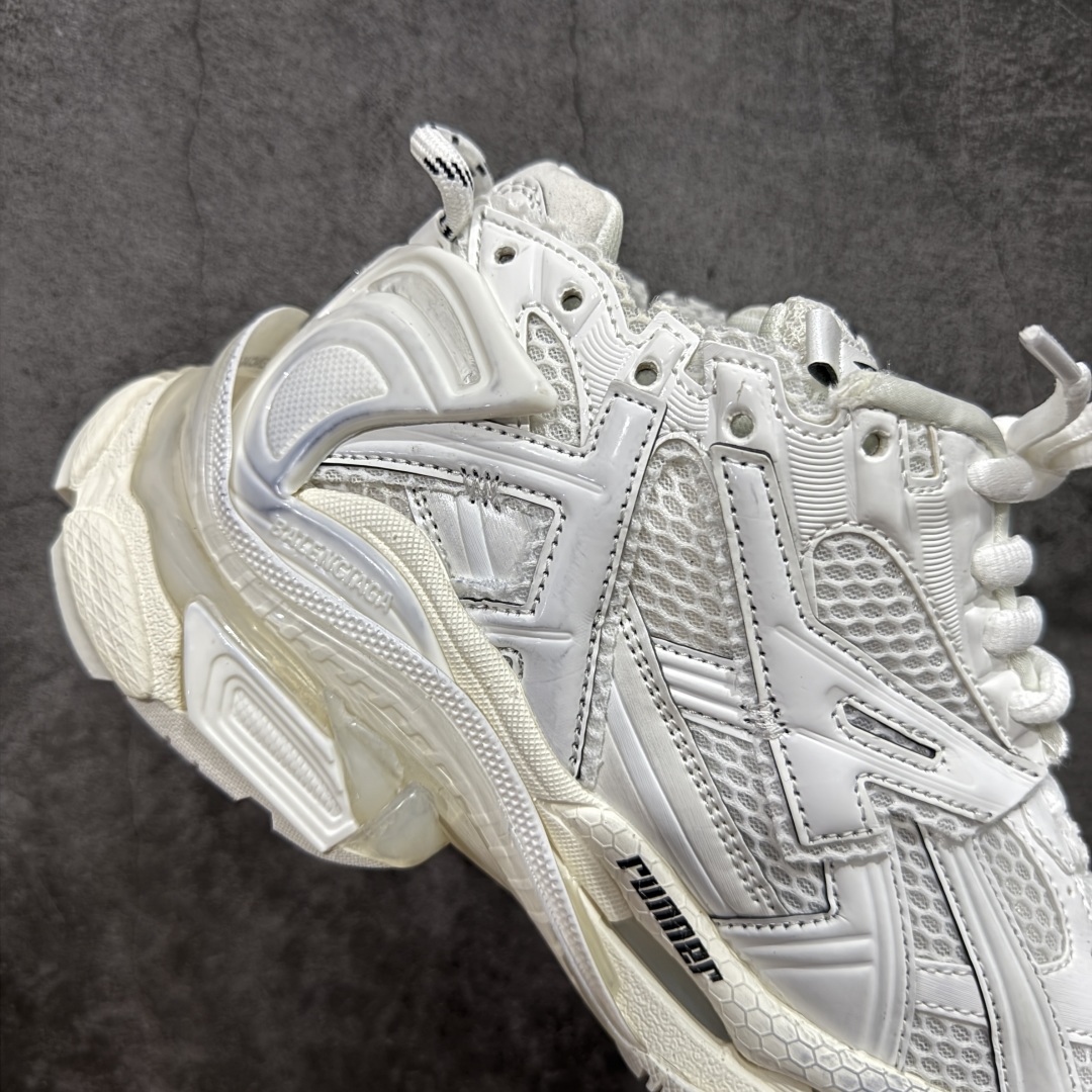 图片[7]-【Good纯原福利】Balenciaga Runner 巴黎世家七代复古老爹鞋 原市场5-600的货 顶级大厂出品 份量十足 售前售后保障到底 可退换 工厂白菜价清库存 价格相当给力 强推💪🏻 #全套原纸板楦头开发 #原盒原配 正确字体电绣 粗细、位置、大小正确 侧边TPU 透气孔匹配意产原版 #正确气垫分离大底 TPU软底 #原版一致大底LOGO 立体感十足 #原厂皮料水洗做旧 原厂纱网 外底正面压印BB标识 由176块饰片拼接而成的铰接式鞋面 侧面配金属质感网眼布 内面配有额外金属光泽饰件 包含1副鞋带和1副备用鞋带 后帮配有拉环鞋提 动态鞋底设计 为双脚带来后续的助力 尺码：35 36 37 38 39 40 41 42 43 44 45-选品中心