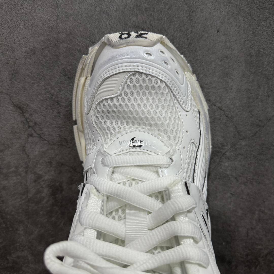 图片[5]-【Good纯原福利】Balenciaga Runner 巴黎世家七代复古老爹鞋 原市场5-600的货 顶级大厂出品 份量十足 售前售后保障到底 可退换 工厂白菜价清库存 价格相当给力 强推💪🏻 #全套原纸板楦头开发 #原盒原配 正确字体电绣 粗细、位置、大小正确 侧边TPU 透气孔匹配意产原版 #正确气垫分离大底 TPU软底 #原版一致大底LOGO 立体感十足 #原厂皮料水洗做旧 原厂纱网 外底正面压印BB标识 由176块饰片拼接而成的铰接式鞋面 侧面配金属质感网眼布 内面配有额外金属光泽饰件 包含1副鞋带和1副备用鞋带 后帮配有拉环鞋提 动态鞋底设计 为双脚带来后续的助力 尺码：35 36 37 38 39 40 41 42 43 44 45-选品中心