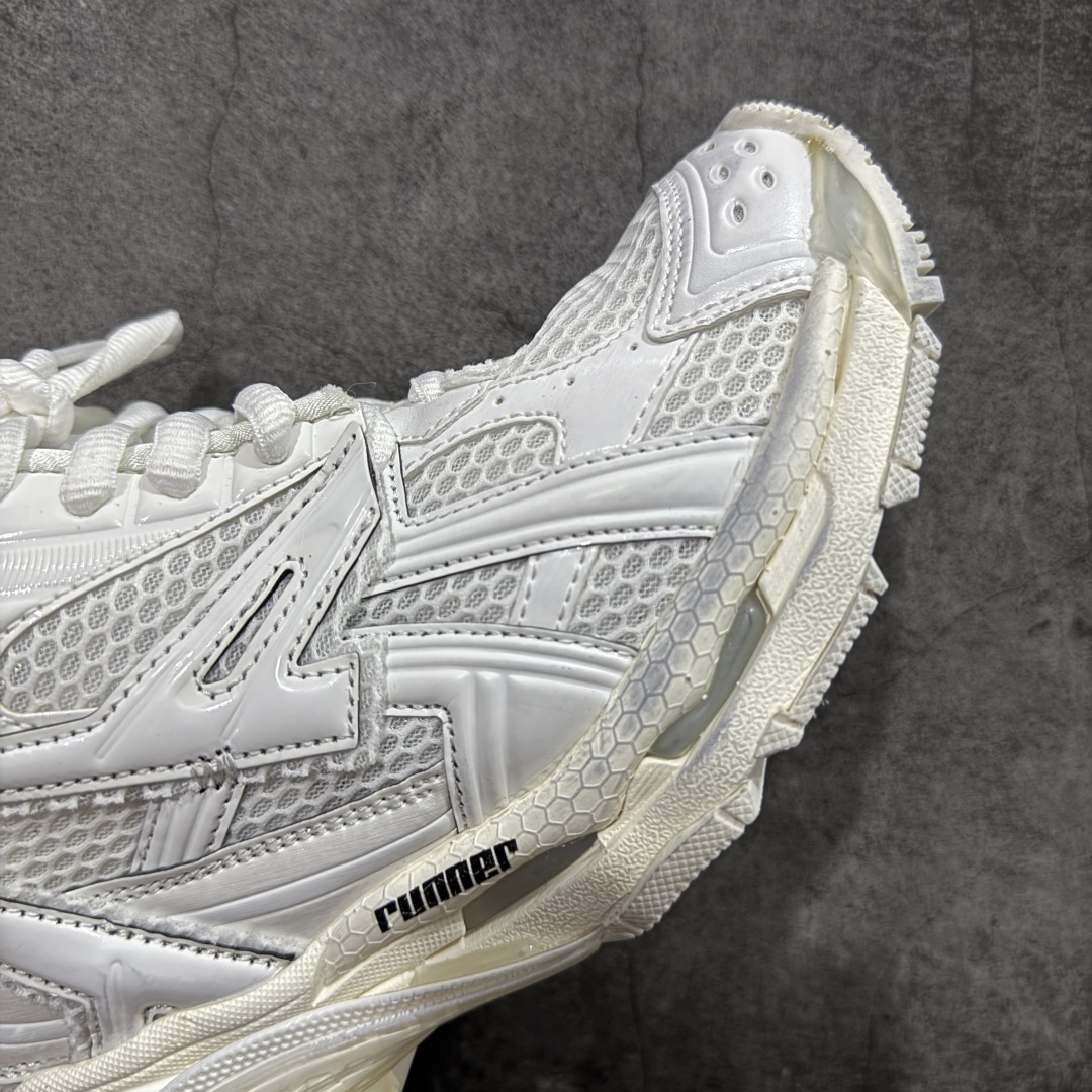 图片[6]-【Good纯原福利】Balenciaga Runner 巴黎世家七代复古老爹鞋 原市场5-600的货 顶级大厂出品 份量十足 售前售后保障到底 可退换 工厂白菜价清库存 价格相当给力 强推💪🏻 #全套原纸板楦头开发 #原盒原配 正确字体电绣 粗细、位置、大小正确 侧边TPU 透气孔匹配意产原版 #正确气垫分离大底 TPU软底 #原版一致大底LOGO 立体感十足 #原厂皮料水洗做旧 原厂纱网 外底正面压印BB标识 由176块饰片拼接而成的铰接式鞋面 侧面配金属质感网眼布 内面配有额外金属光泽饰件 包含1副鞋带和1副备用鞋带 后帮配有拉环鞋提 动态鞋底设计 为双脚带来后续的助力 尺码：35 36 37 38 39 40 41 42 43 44 45-选品中心