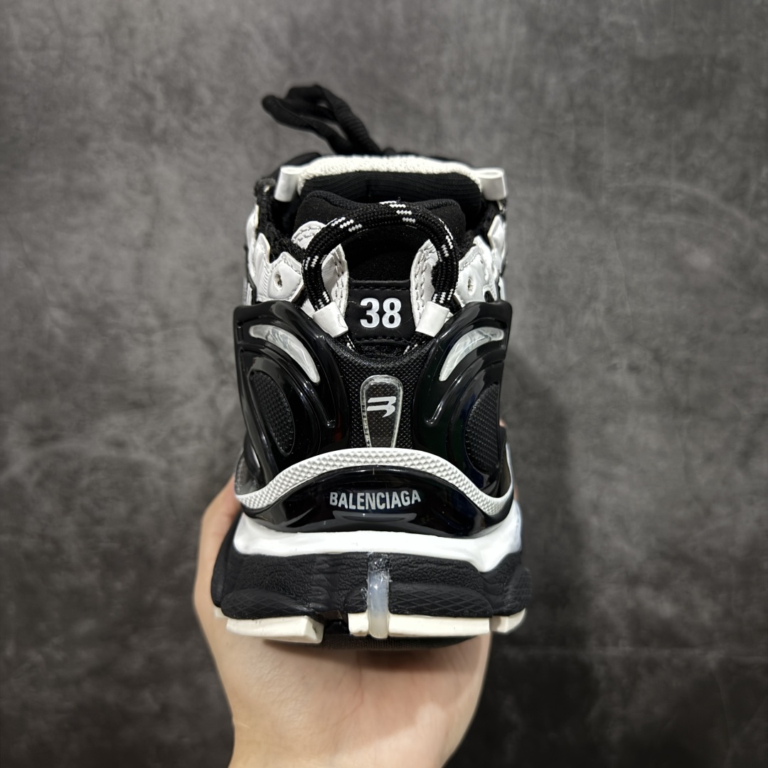 图片[4]-【Good纯原福利】Balenciaga Runner 巴黎世家七代复古老爹鞋 原市场5-600的货 顶级大厂出品 份量十足 售前售后保障到底 可退换 工厂白菜价清库存 价格相当给力 强推💪🏻 #全套原纸板楦头开发 #原盒原配 正确字体电绣 粗细、位置、大小正确 侧边TPU 透气孔匹配意产原版 #正确气垫分离大底 TPU软底 #原版一致大底LOGO 立体感十足 #原厂皮料水洗做旧 原厂纱网 外底正面压印BB标识 由176块饰片拼接而成的铰接式鞋面 侧面配金属质感网眼布 内面配有额外金属光泽饰件 包含1副鞋带和1副备用鞋带 后帮配有拉环鞋提 动态鞋底设计 为双脚带来后续的助力 尺码：35 36 37 38 39 40 41 42 43 44 45-选品中心