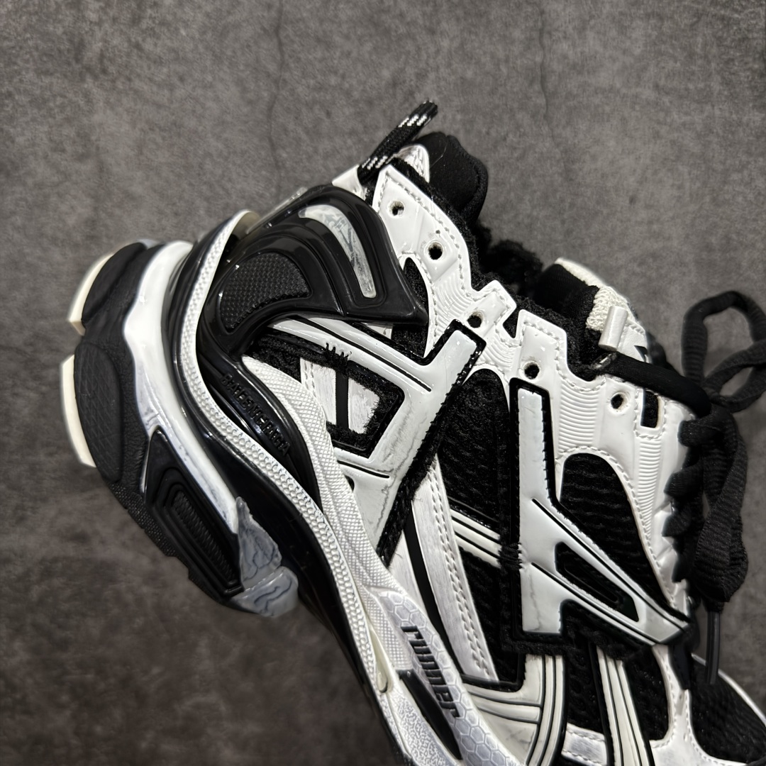 图片[7]-【Good纯原福利】Balenciaga Runner 巴黎世家七代复古老爹鞋 原市场5-600的货 顶级大厂出品 份量十足 售前售后保障到底 可退换 工厂白菜价清库存 价格相当给力 强推💪🏻 #全套原纸板楦头开发 #原盒原配 正确字体电绣 粗细、位置、大小正确 侧边TPU 透气孔匹配意产原版 #正确气垫分离大底 TPU软底 #原版一致大底LOGO 立体感十足 #原厂皮料水洗做旧 原厂纱网 外底正面压印BB标识 由176块饰片拼接而成的铰接式鞋面 侧面配金属质感网眼布 内面配有额外金属光泽饰件 包含1副鞋带和1副备用鞋带 后帮配有拉环鞋提 动态鞋底设计 为双脚带来后续的助力 尺码：35 36 37 38 39 40 41 42 43 44 45-选品中心