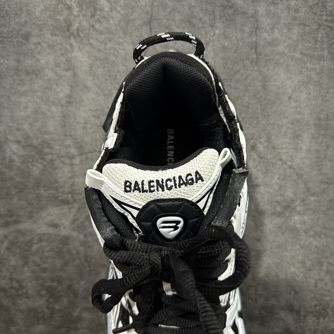 图片[8]-【Good纯原福利】Balenciaga Runner 巴黎世家七代复古老爹鞋 原市场5-600的货 顶级大厂出品 份量十足 售前售后保障到底 可退换 工厂白菜价清库存 价格相当给力 强推💪🏻 #全套原纸板楦头开发 #原盒原配 正确字体电绣 粗细、位置、大小正确 侧边TPU 透气孔匹配意产原版 #正确气垫分离大底 TPU软底 #原版一致大底LOGO 立体感十足 #原厂皮料水洗做旧 原厂纱网 外底正面压印BB标识 由176块饰片拼接而成的铰接式鞋面 侧面配金属质感网眼布 内面配有额外金属光泽饰件 包含1副鞋带和1副备用鞋带 后帮配有拉环鞋提 动态鞋底设计 为双脚带来后续的助力 尺码：35 36 37 38 39 40 41 42 43 44 45-选品中心