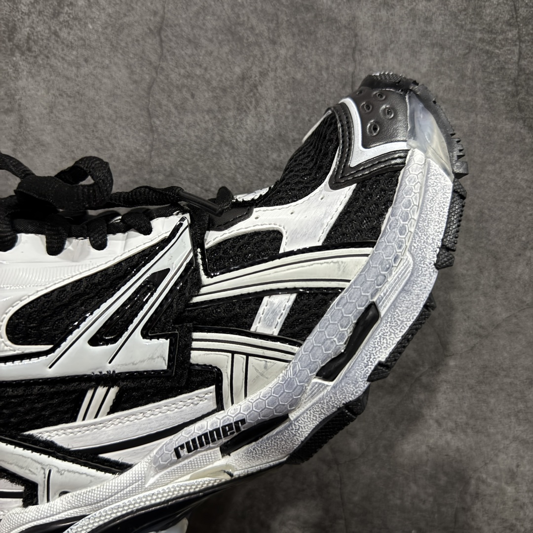 图片[6]-【Good纯原福利】Balenciaga Runner 巴黎世家七代复古老爹鞋 原市场5-600的货 顶级大厂出品 份量十足 售前售后保障到底 可退换 工厂白菜价清库存 价格相当给力 强推💪🏻 #全套原纸板楦头开发 #原盒原配 正确字体电绣 粗细、位置、大小正确 侧边TPU 透气孔匹配意产原版 #正确气垫分离大底 TPU软底 #原版一致大底LOGO 立体感十足 #原厂皮料水洗做旧 原厂纱网 外底正面压印BB标识 由176块饰片拼接而成的铰接式鞋面 侧面配金属质感网眼布 内面配有额外金属光泽饰件 包含1副鞋带和1副备用鞋带 后帮配有拉环鞋提 动态鞋底设计 为双脚带来后续的助力 尺码：35 36 37 38 39 40 41 42 43 44 45-选品中心