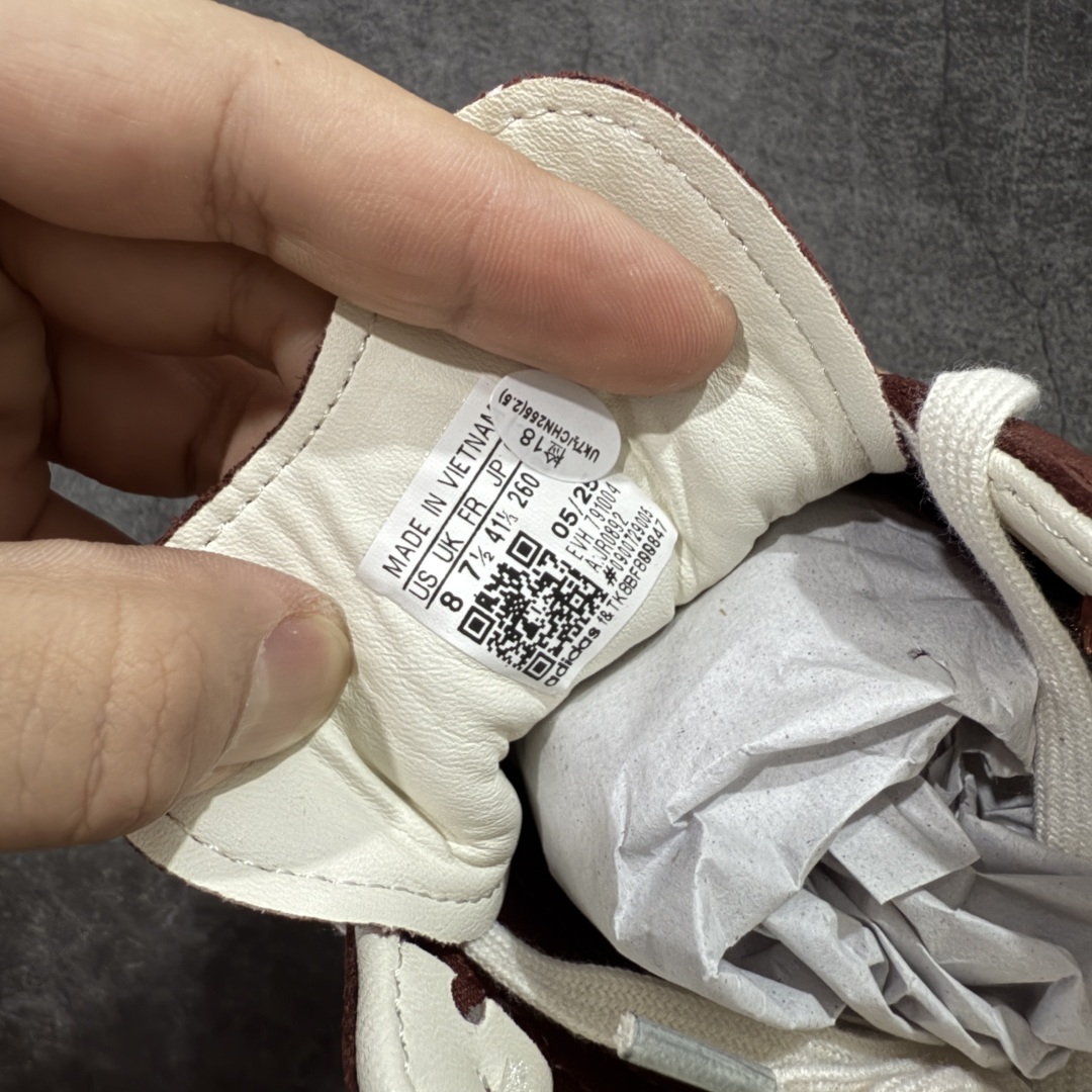 图片[6]-【CG纯原】市面最顶级品质没有之一！ 此版鞋身全部采用进口原厂头层皮 原厂头层 区分市面偷工减料！ Adidas Originals Samba 桑巴德训鞋 灰红 原版原楦原材，99.999%还原度 鞋带都是原厂的，系鞋带的方式都同步ZP！ 货号：JR0892 尺码：36 36.5 37 38 38.5 39 40 40.5 41 42 42.5 43 44 44.5 45-选品中心