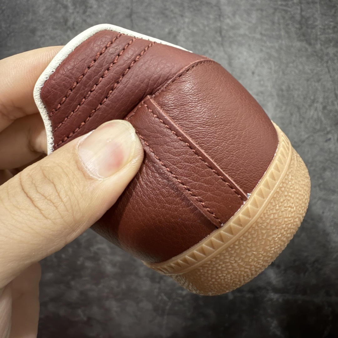 图片[2]-【CG纯原】市面最顶级品质没有之一！ 此版鞋身全部采用进口原厂头层皮 原厂头层 区分市面偷工减料！ Adidas Originals Samba 桑巴德训鞋 灰红 原版原楦原材，99.999%还原度 鞋带都是原厂的，系鞋带的方式都同步ZP！ 货号：JR0892 尺码：36 36.5 37 38 38.5 39 40 40.5 41 42 42.5 43 44 44.5 45-选品中心