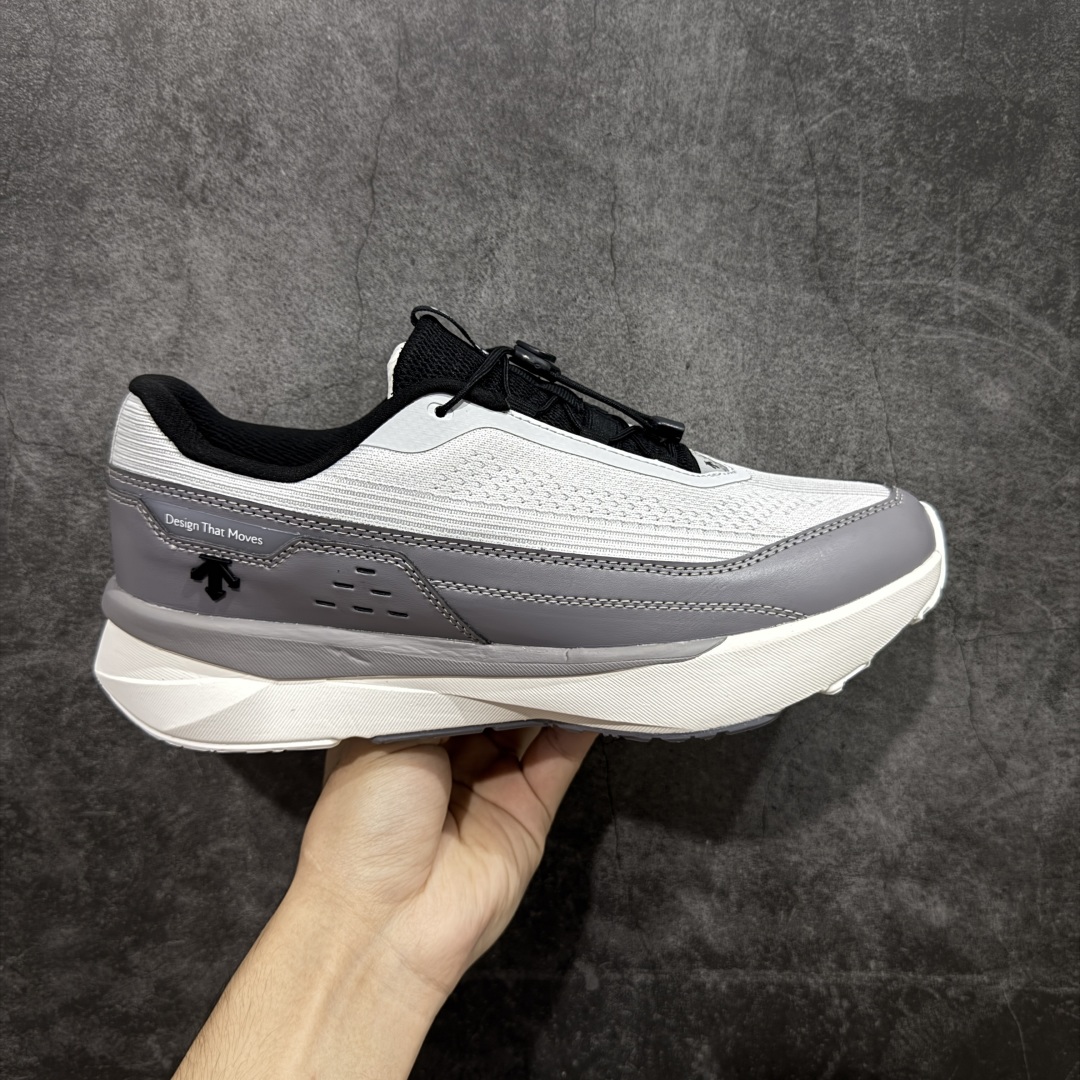 【升级版】DESCENT D/F Running系列 迪桑特 运动慢跑鞋 透气针织鞋面搭配系带系统，带来舒适便捷的穿着体验！较厚的鞋底设计为跑步提供更好的缓震舒适性(前掌及后跟特别加高侧墙，提升侧向稳定效果)！ 尺码： 36-45 带半码-选品中心