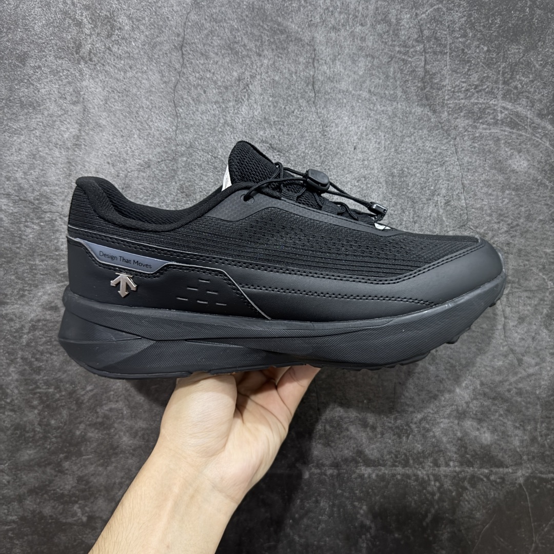 【升级版】DESCENT D/F Running系列 迪桑特 运动慢跑鞋 透气针织鞋面搭配系带系统，带来舒适便捷的穿着体验！较厚的鞋底设计为跑步提供更好的缓震舒适性(前掌及后跟特别加高侧墙，提升侧向稳定效果)！ 尺码： 36-45 带半码-选品中心