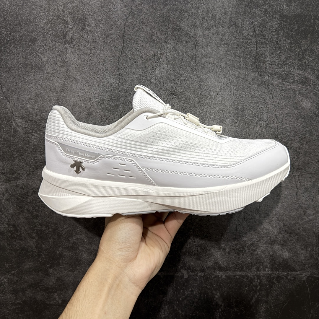 【升级版】DESCENT D/F Running系列 迪桑特 运动慢跑鞋 透气针织鞋面搭配系带系统，带来舒适便捷的穿着体验！较厚的鞋底设计为跑步提供更好的缓震舒适性(前掌及后跟特别加高侧墙，提升侧向稳定效果)！ 尺码： 36-45 带半码-选品中心