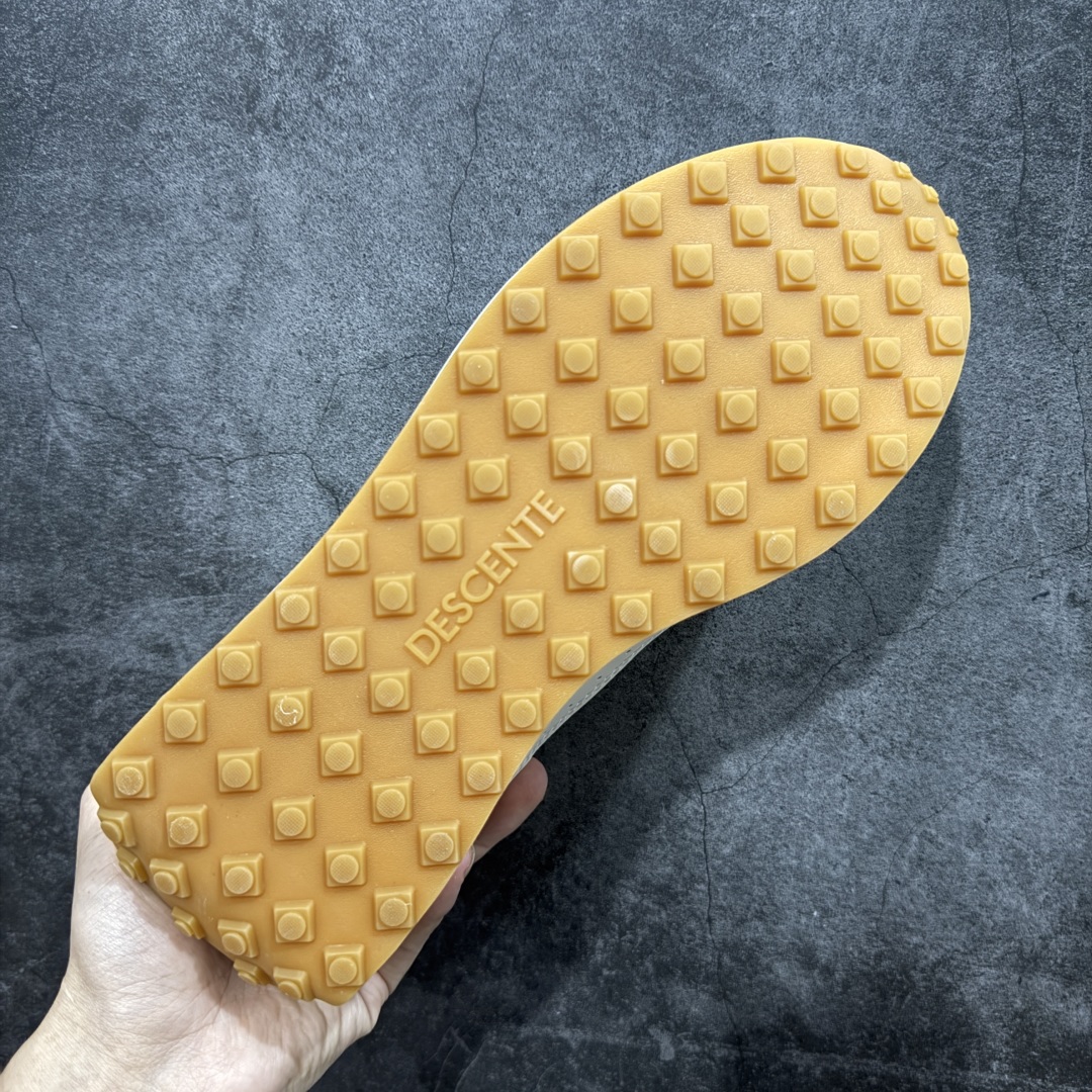 图片[9]-【莞产版】迪桑特DESCENTE Chron TRAINER 运动简约 低帮 生活休闲鞋 市面最优品质 区别市场版本 DESCENTE（迪桑特）创立于1935年，品牌名取自法语词汇，意为“滑降”。品牌箭头标识代表滑雪的三种技术“高速直线滑行”、“穿越”和“侧滑”，也寓意品牌在打造高端专业运动产品中不断追求完美的创新精神，致力于成为中国高端专业滑雪、综训、女子、铁人三项、高尔夫的第一品牌。 尺码：36 36.5 37 38 38.5 39 40 40.5 41 42 42.5 43 44 44.5 45-选品中心